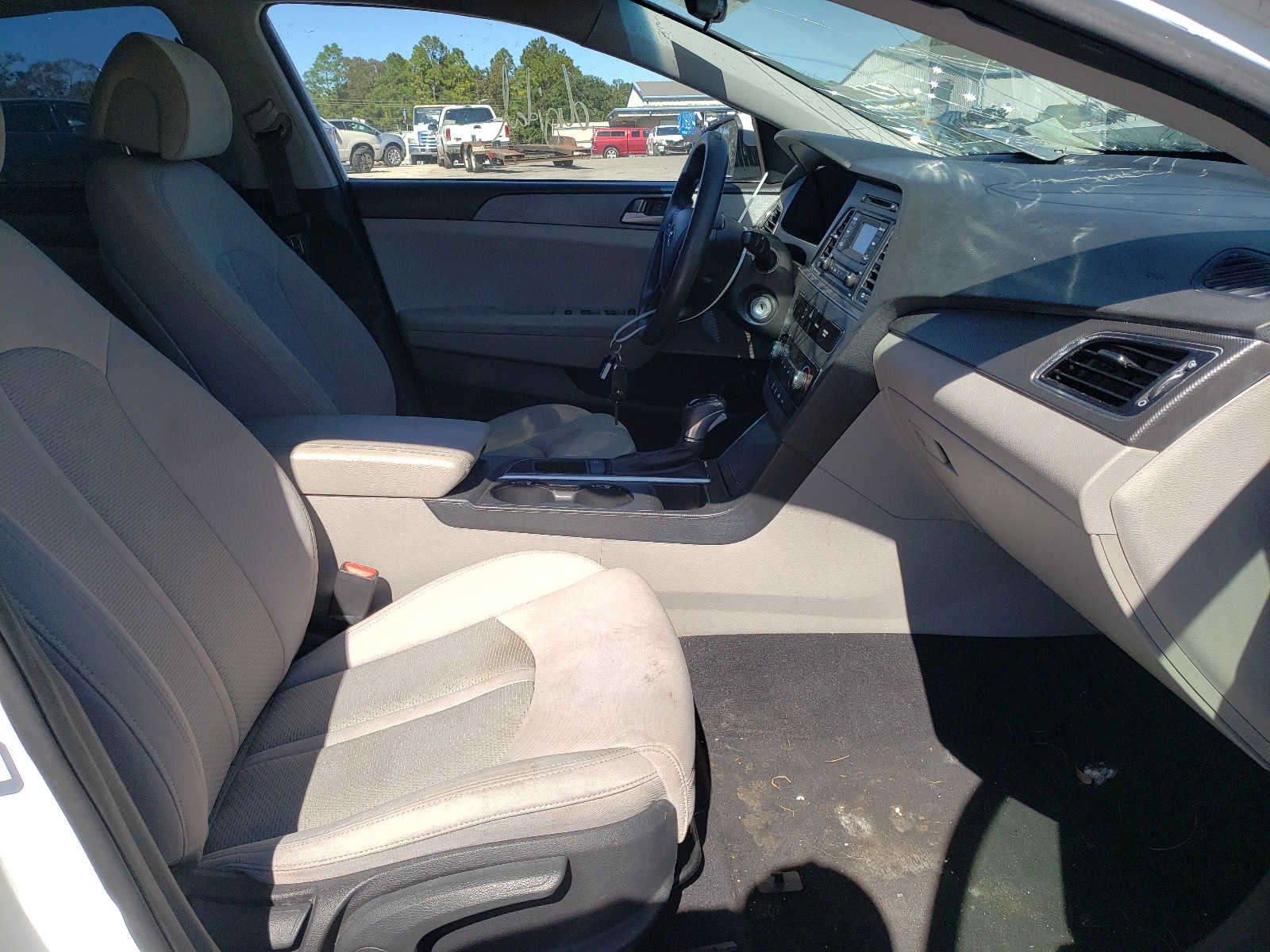 Photo 5 from auction – 2017 HYUNDAI SONATA SE with VIN 5NPE24AFXHH466656