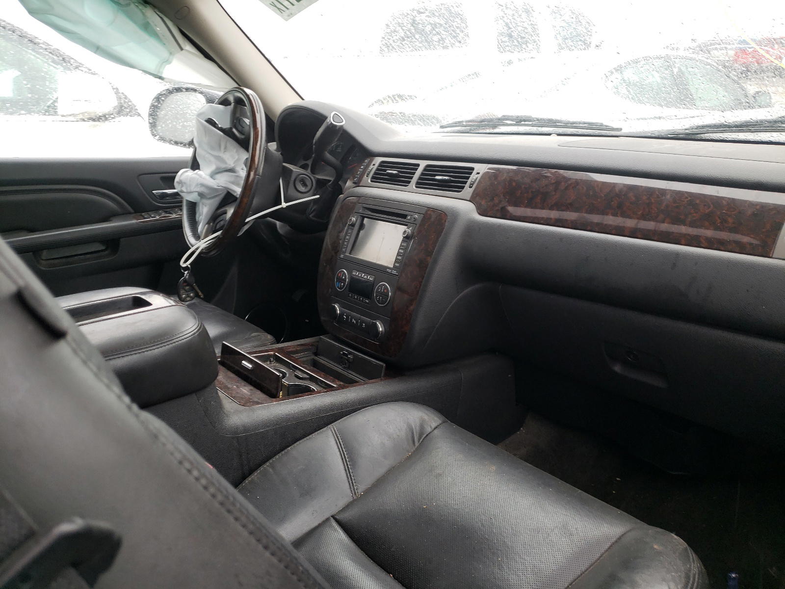 Photo 5 from auction – 2011 GMC YUKON DENA with VIN 1GKS2EEF2BR214634