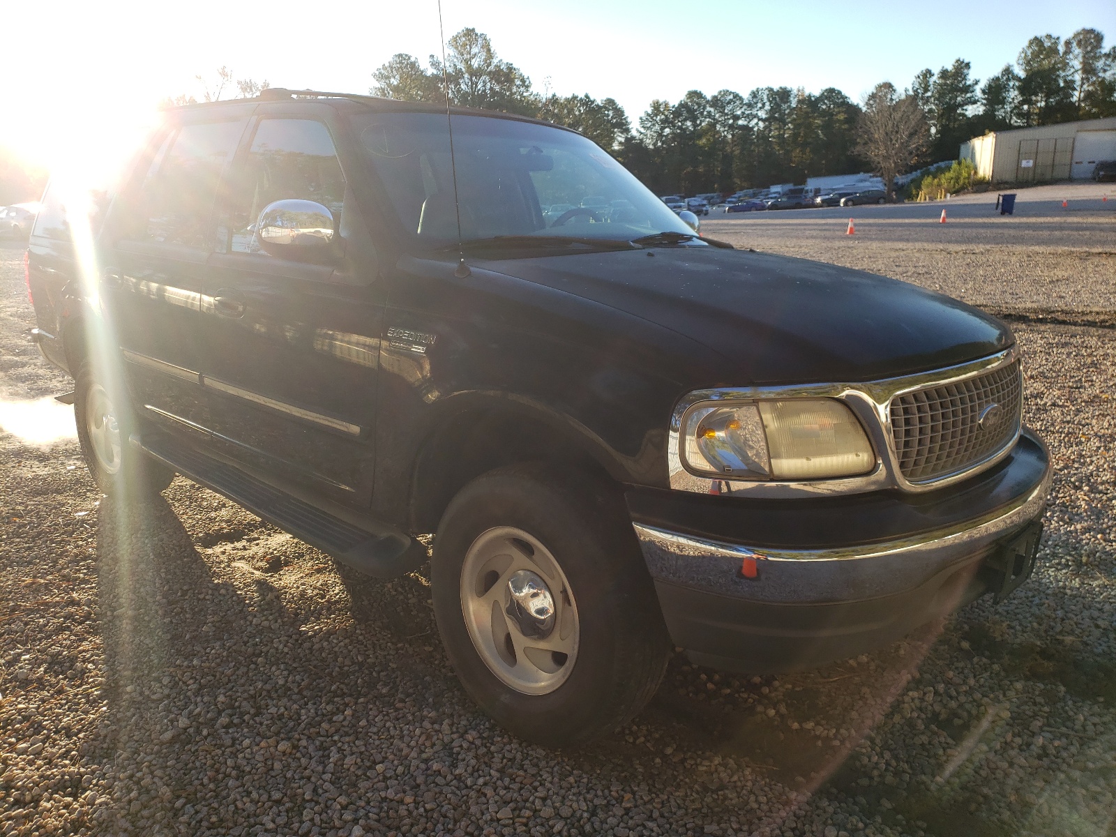 FORD EXPEDITION 1999 with VIN 1FMRU1866XLA66762 - Photo from auction