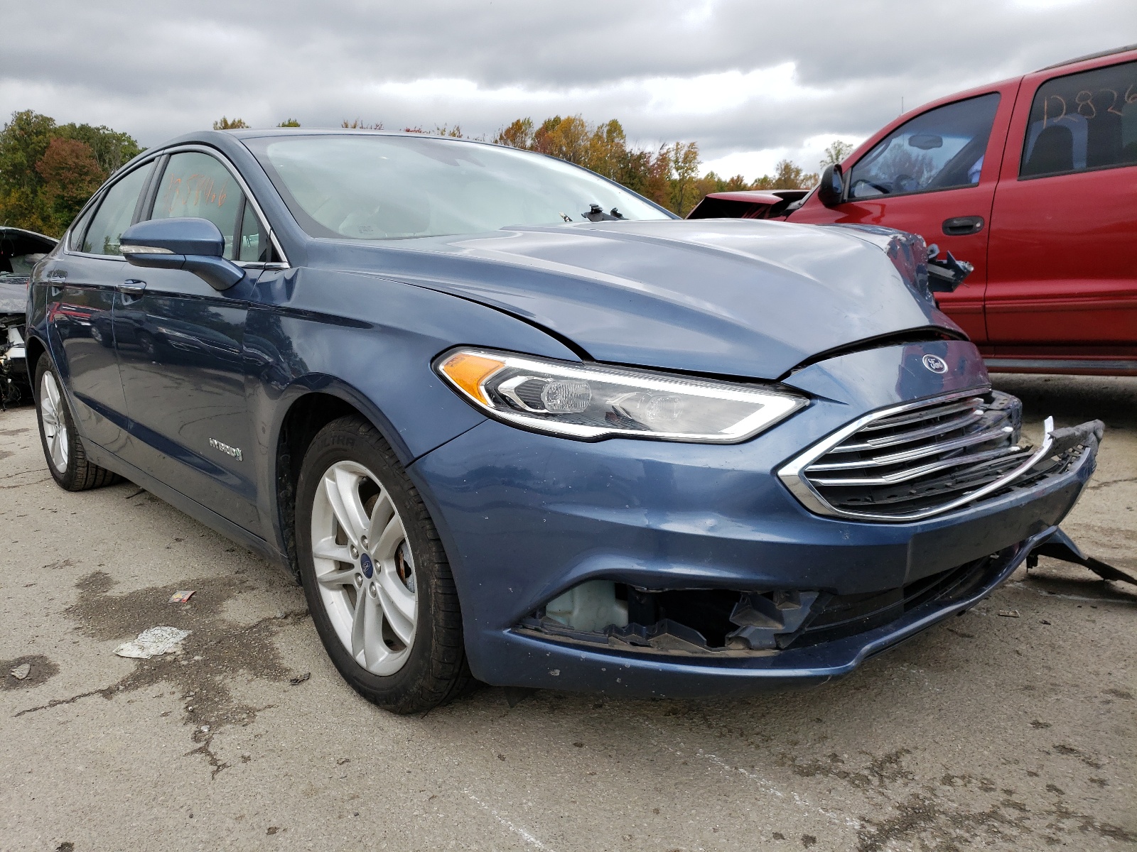 FORD FUSION SE 2018 with VIN 3FA6P0LU0JR152307 - Photo from auction