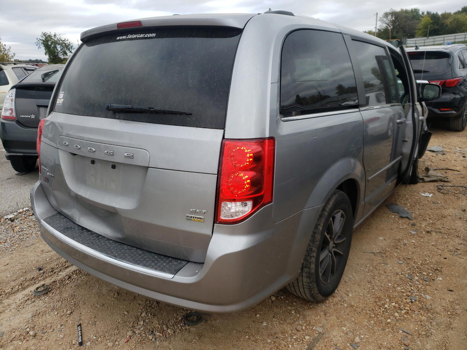 Photo 4 from auction – 2017 DODGE GRAND CARA with VIN 2C4RDGCG3HR824315