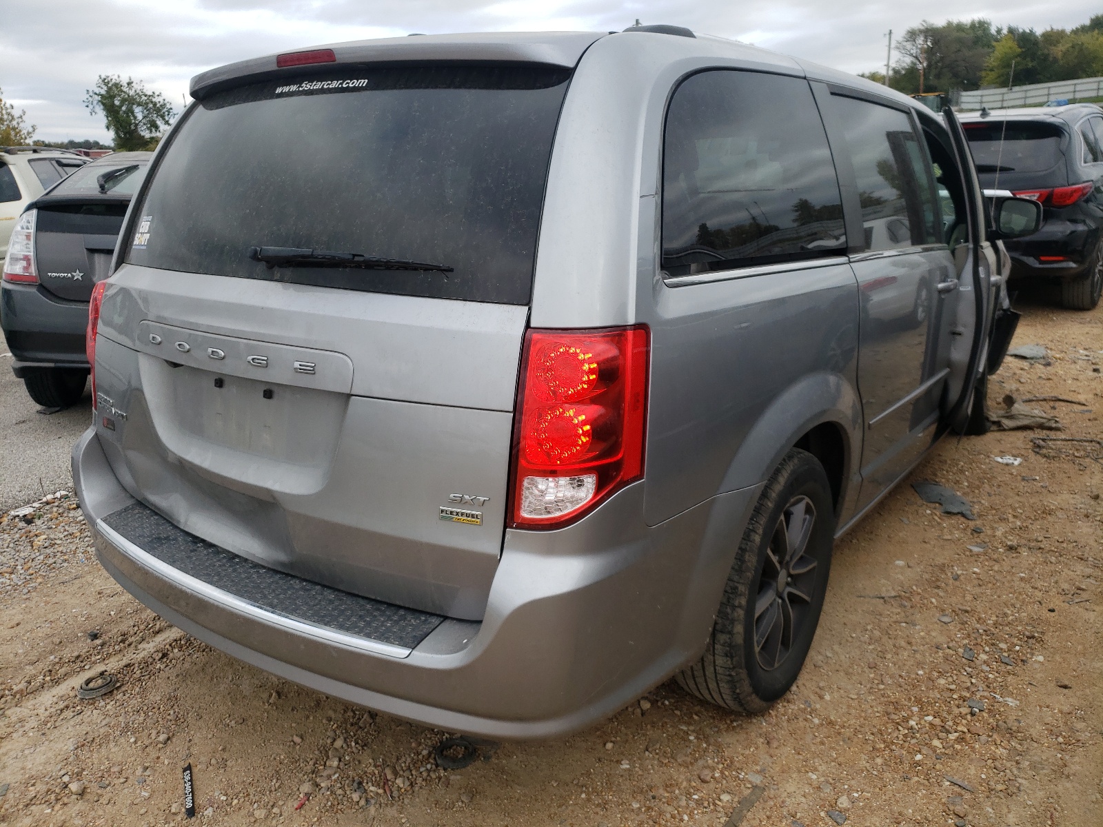 صورة رقم 4 من المزاد - 2017 DODGE GRAND CARA مع VIN 2C4RDGCG3HR824315