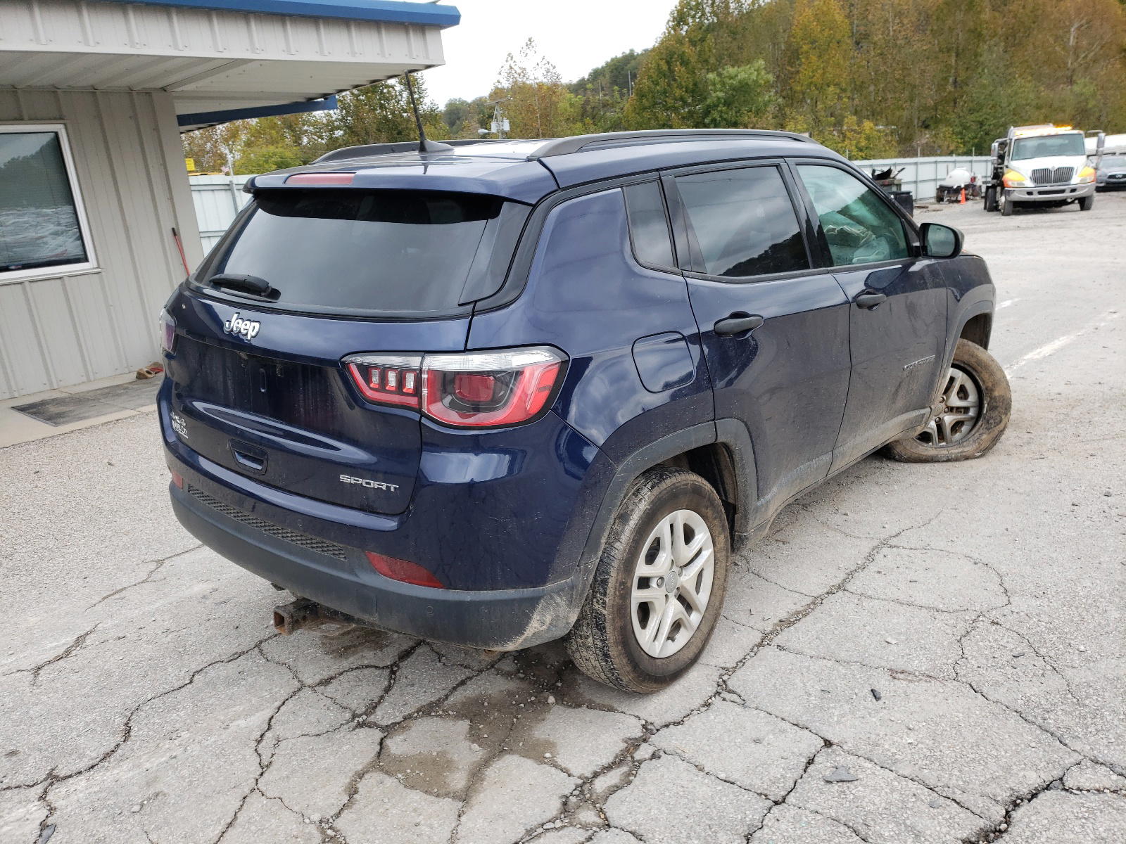 Photo 4 from auction – 2018 JEEP COMPASS with VIN 3C4NJDAB0JT117060