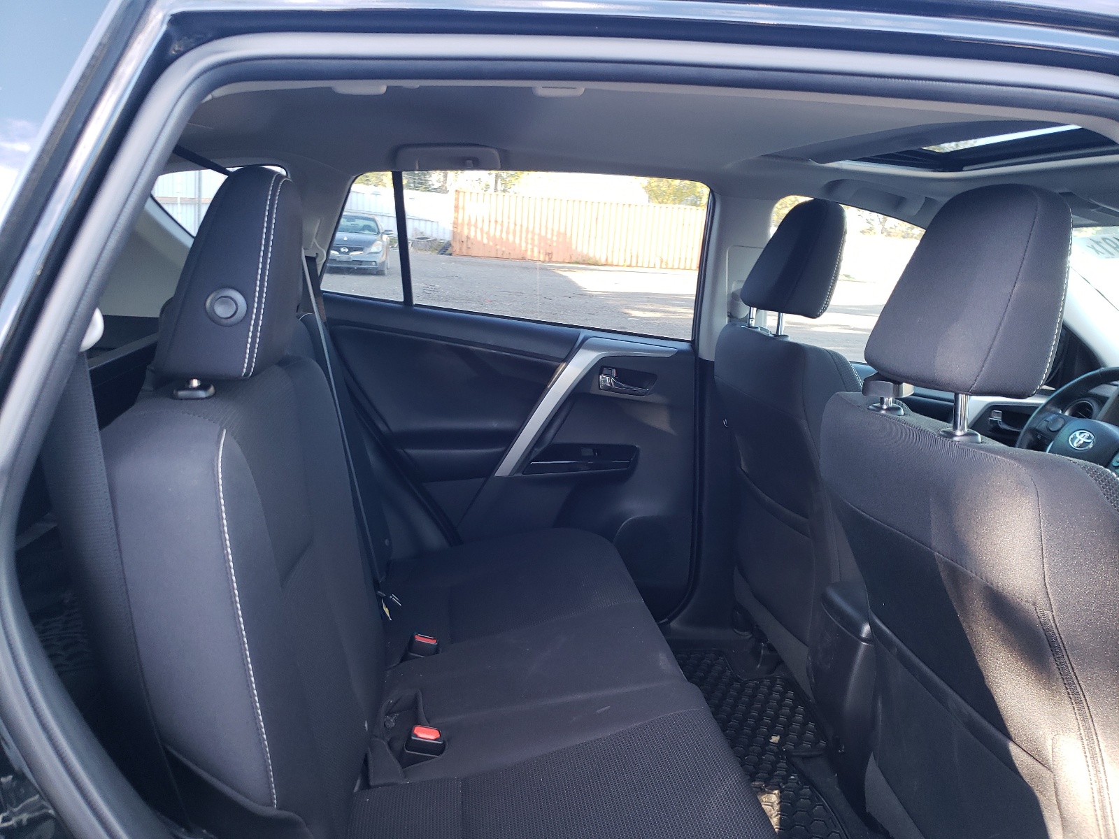 Photo 6 from auction – 2018 TOYOTA RAV4 ADVEN with VIN 2T3RFREV9JW762061