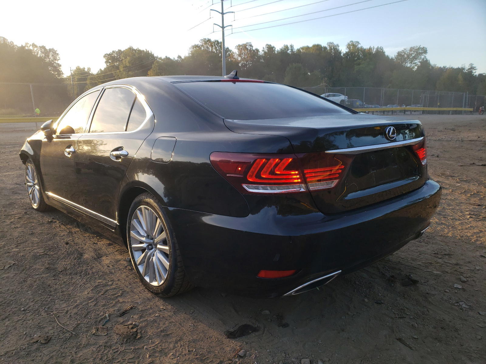 Photo 3 from auction – 2013 LEXUS LS 460 with VIN JTHBL5EF1D5119872