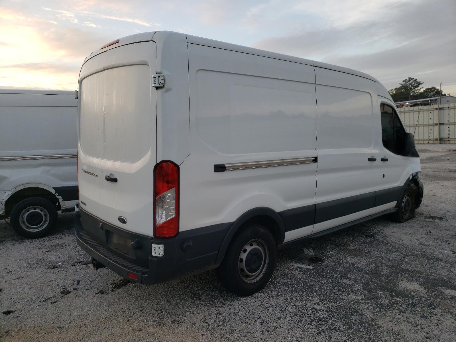 Photo 4 from auction – 2016 FORD TRANSIT T- with VIN 1FTYR2CV7GKA17551