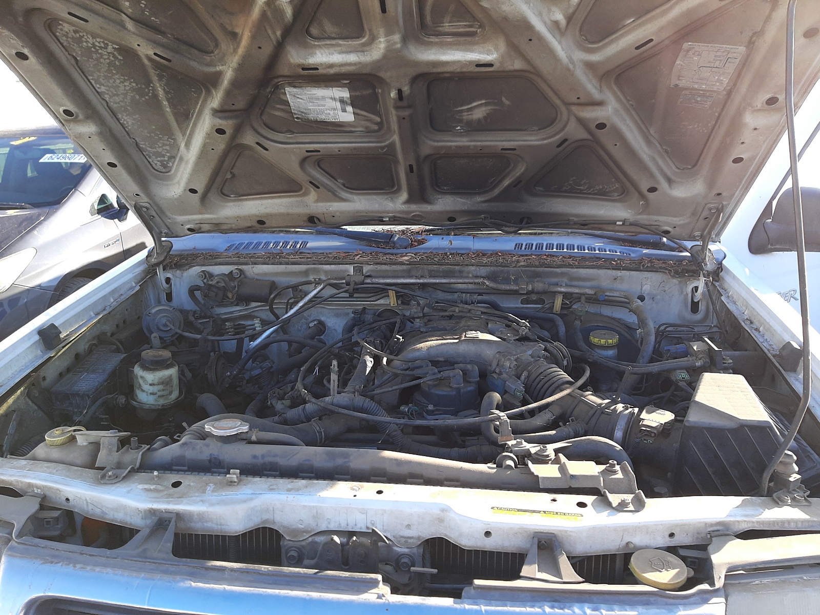 Photo 7 from auction – 2000 NISSAN FRONTIER K with VIN 1N6ED26T1YC396700