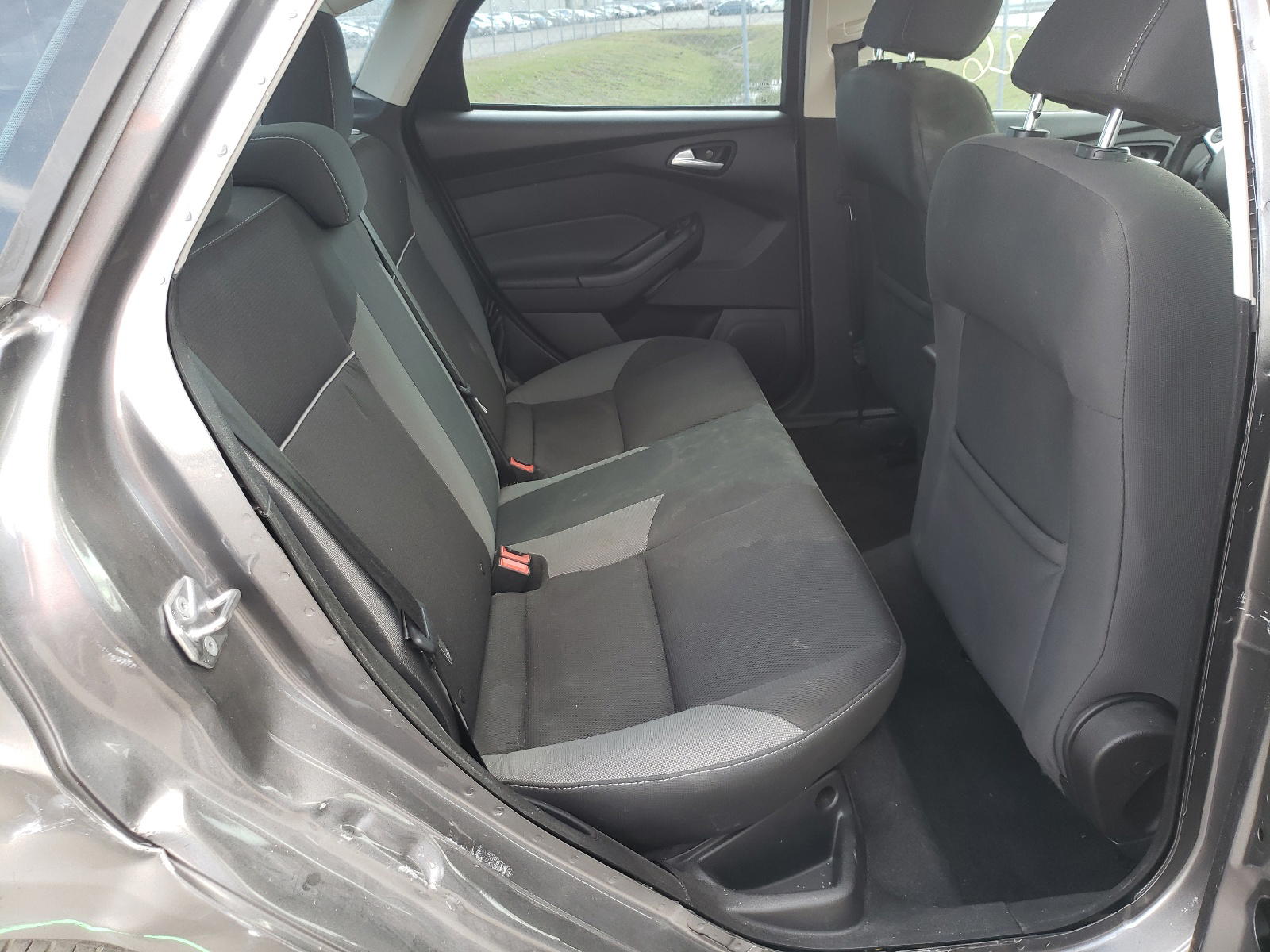 Photo 6 from auction – 2014 FORD FOCUS SE with VIN 1FADP3F2XEL407844