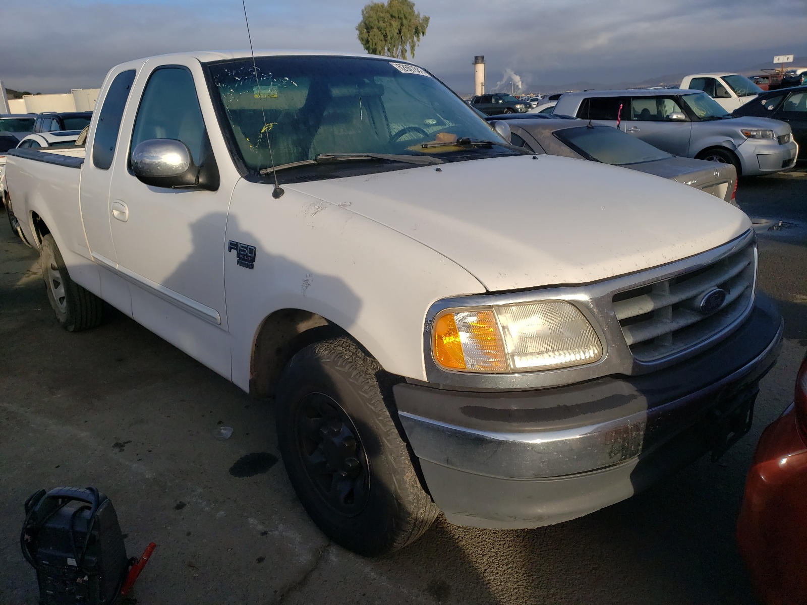 Photo 1 from auction – 2000 FORD F150 with VIN 1FTPX17L0YKB18341