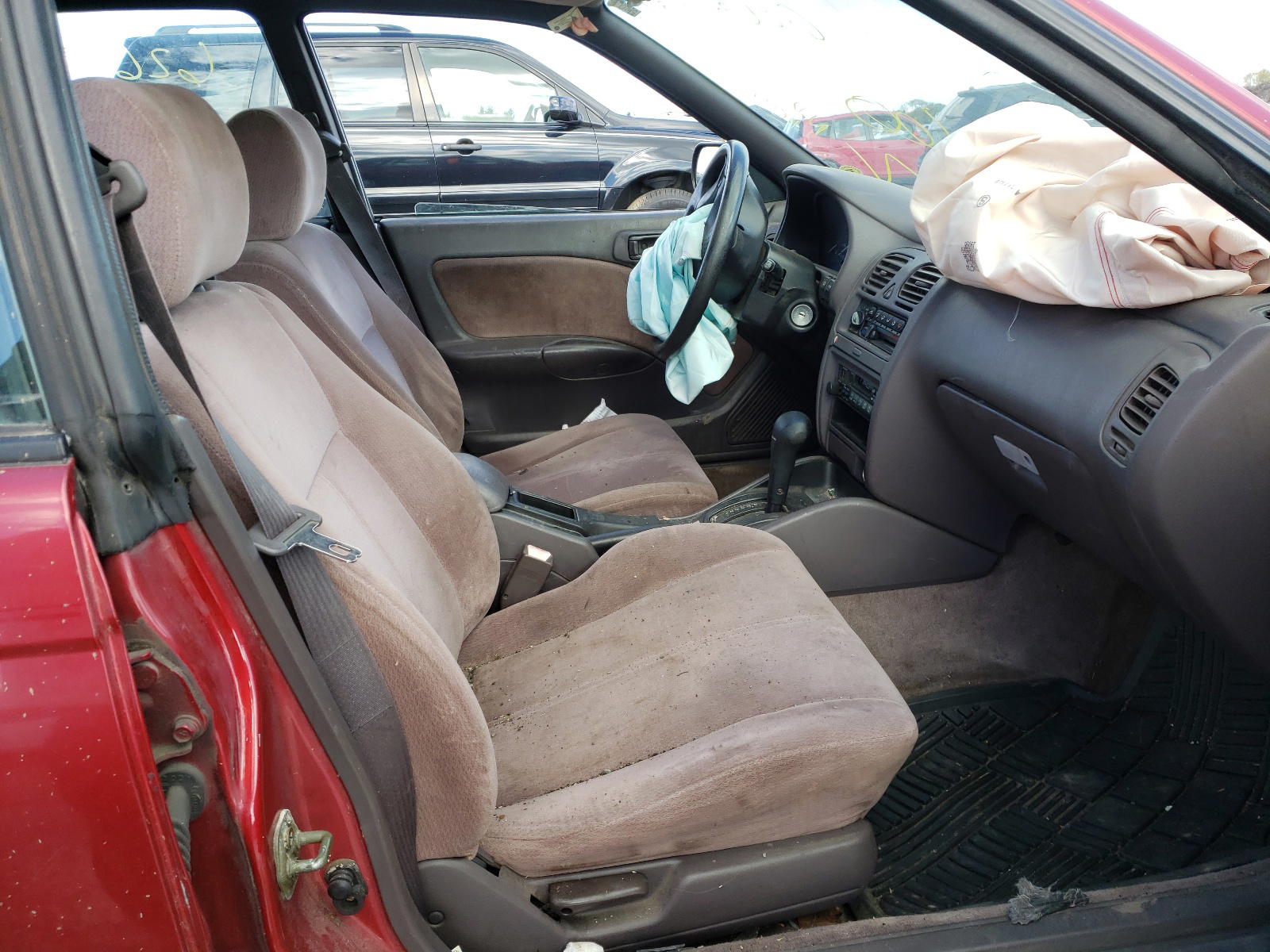 Photo 5 from auction – 1996 SUBARU LEGACY with VIN 4S3BD4351T7209674