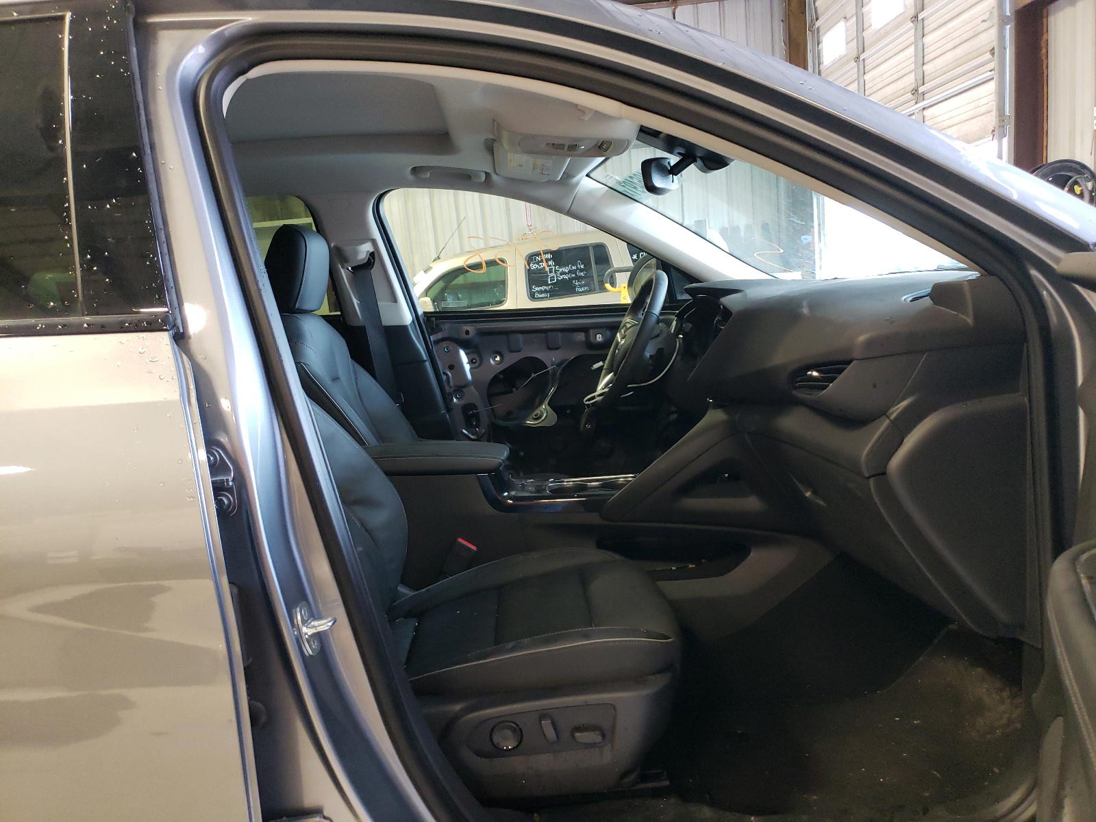 Photo 5 from auction – 2021 BUICK ENVISION E with VIN LRBFZNR42MD083222