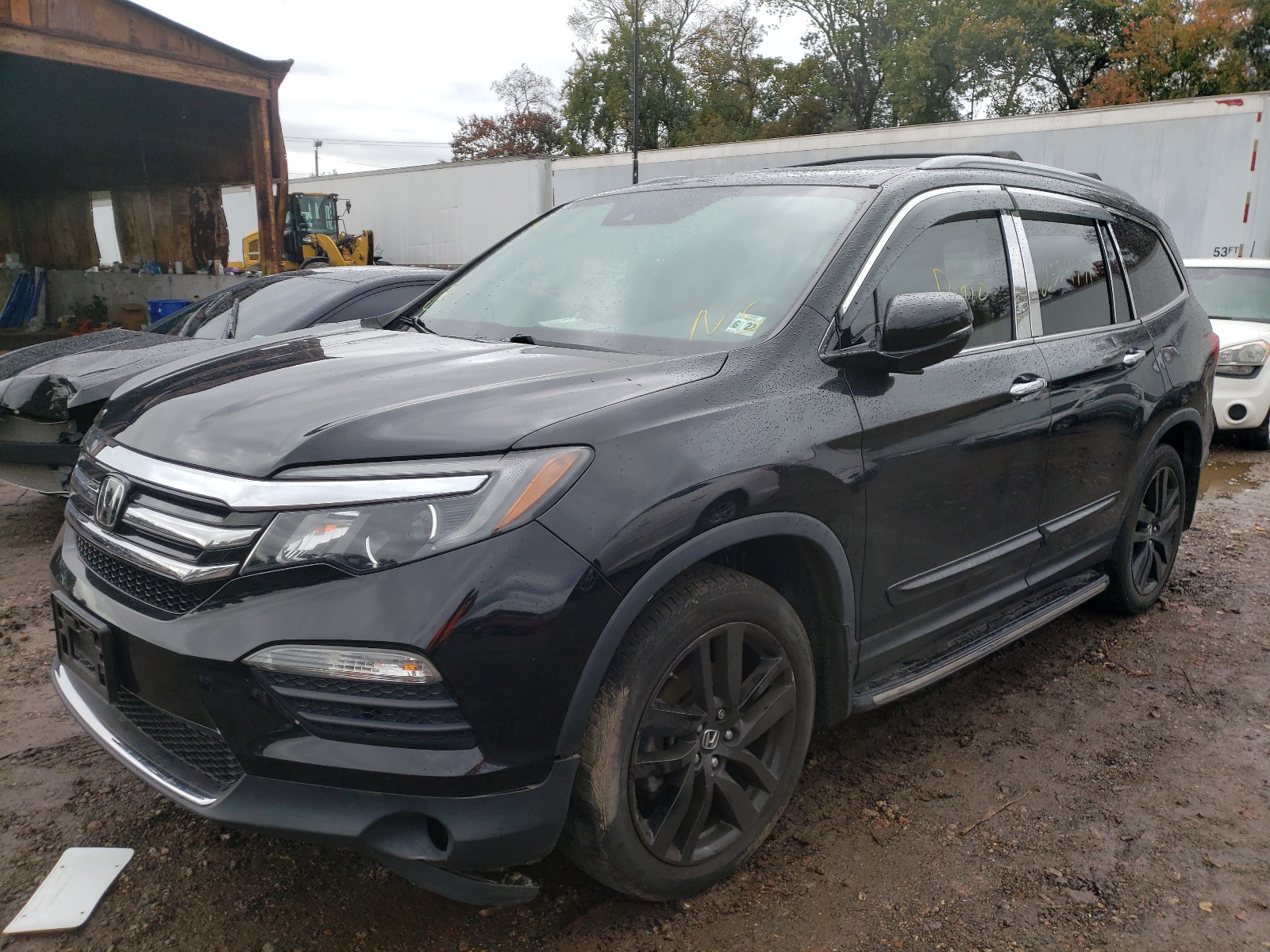 Photo 2 from auction – 2017 HONDA PILOT TOUR with VIN 5FNYF6H97HB040628