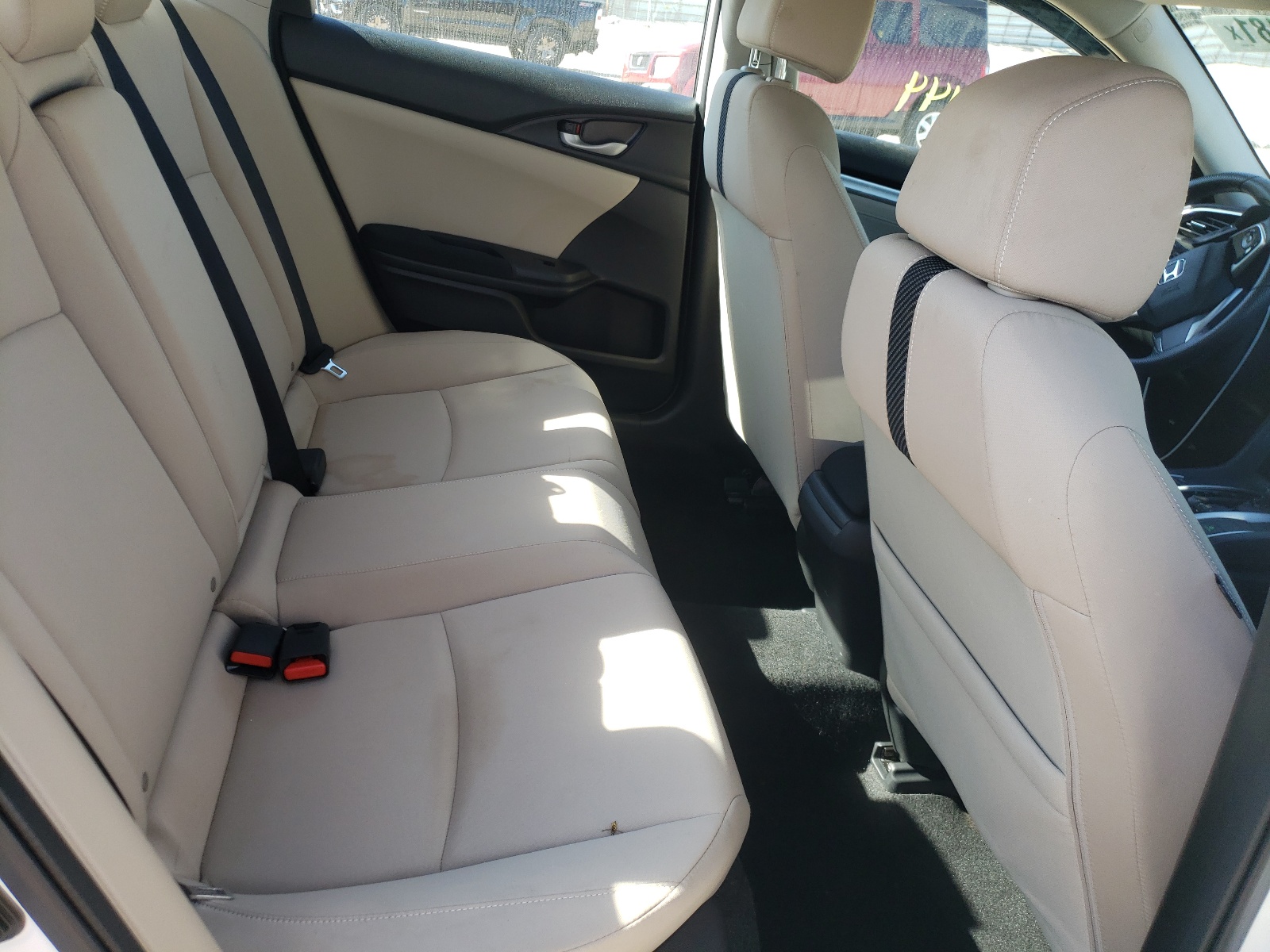 Photo 6 from auction – 2018 HONDA CIVIC EX with VIN 19XFC2F86JE035399