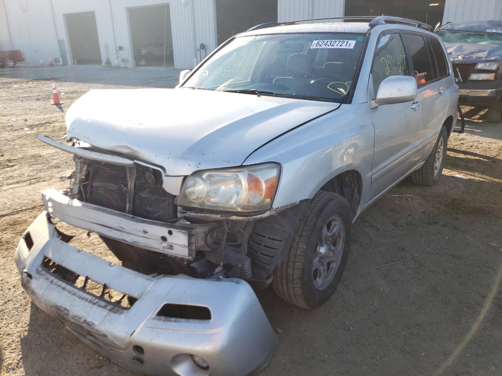 Photo 2 from auction – 2004 TOYOTA HIGHLANDER with VIN JTEDD21A940102066