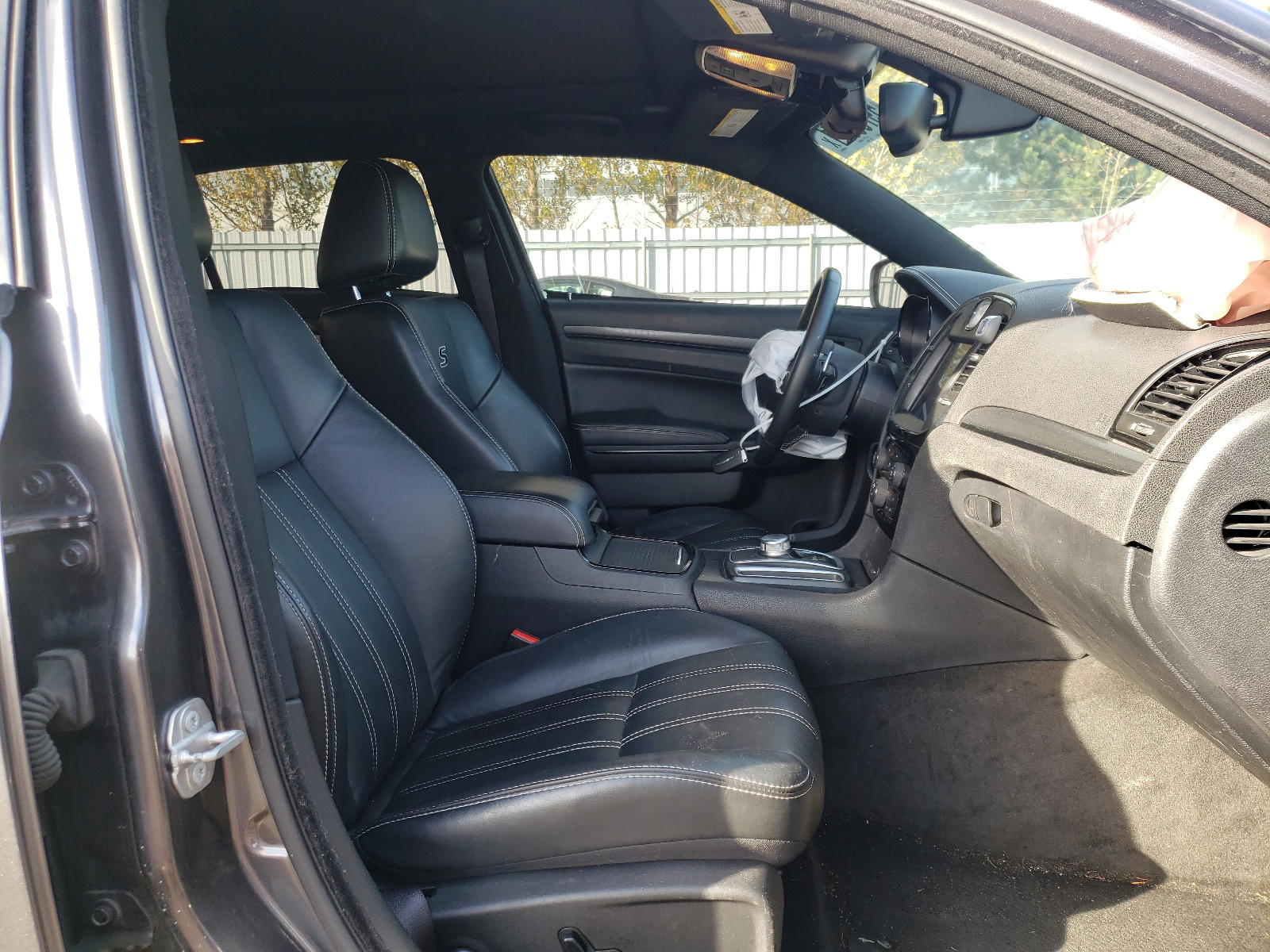 Photo 5 from auction – 2016 CHRYSLER 300 S with VIN 2C3CCABG5GH243088