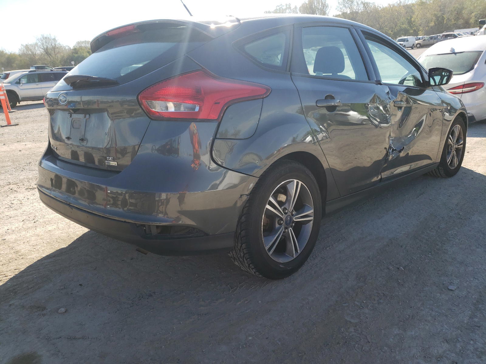 Photo 4 from auction – 2016 FORD FOCUS SE with VIN 1FADP3KE1GL326735