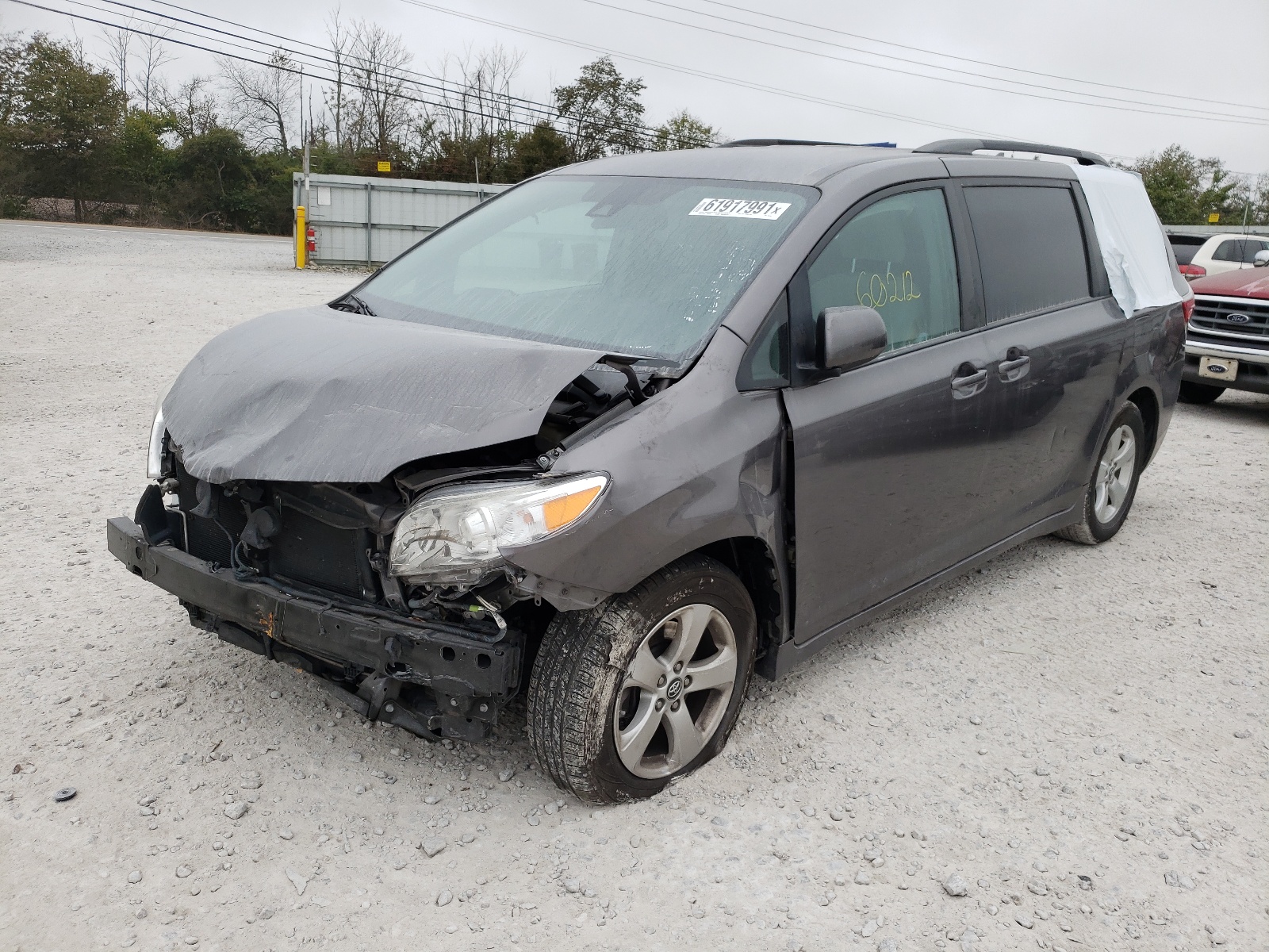 Photo 2 from auction – 2018 TOYOTA SIENNA XLE with VIN 5TDKZ3DC0JS904806