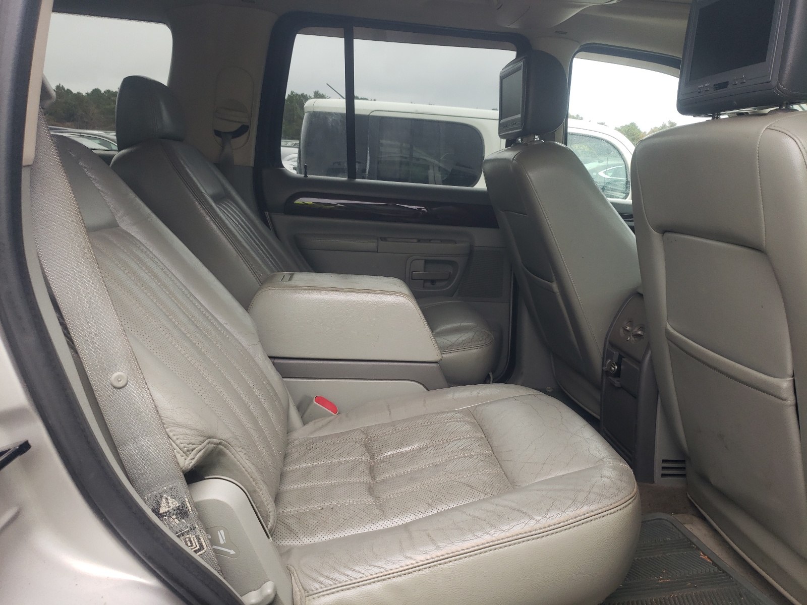Photo 6 from auction – 2003 LINCOLN AVIATOR with VIN 5LMEU78H33ZJ28657