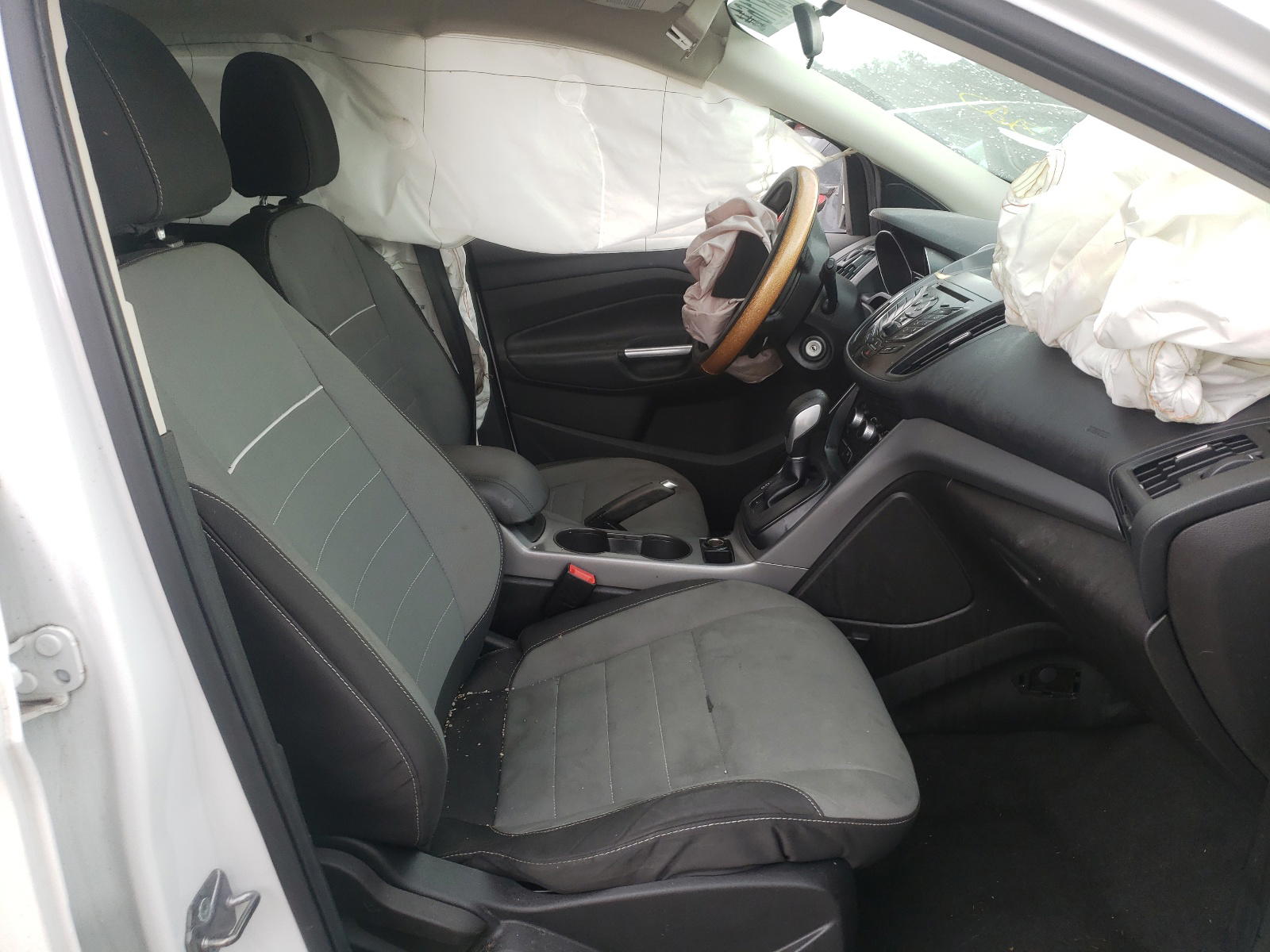 Photo 5 from auction – 2015 FORD ESCAPE SE with VIN 1FMCU0G95FUB82202