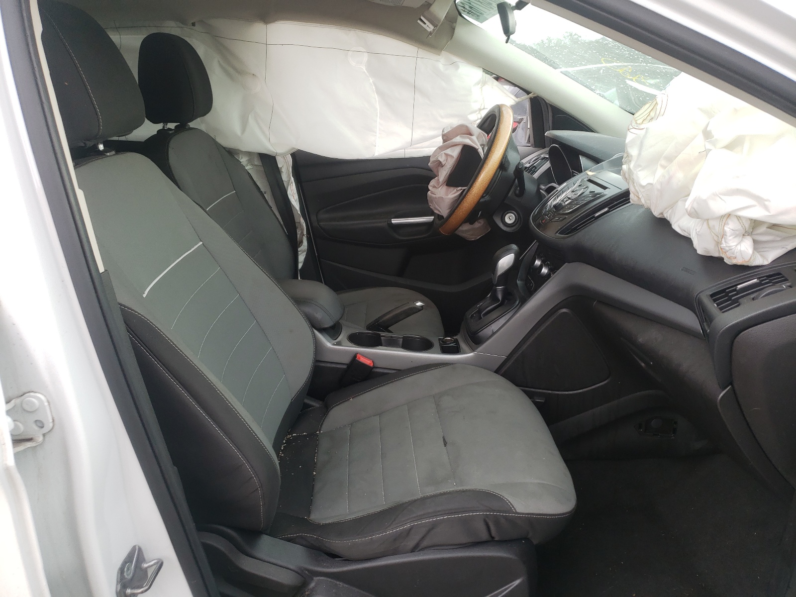 Zdjęcie 5 z aukcji – 2015 FORD ESCAPE SE z VIN 1FMCU0G95FUB82202