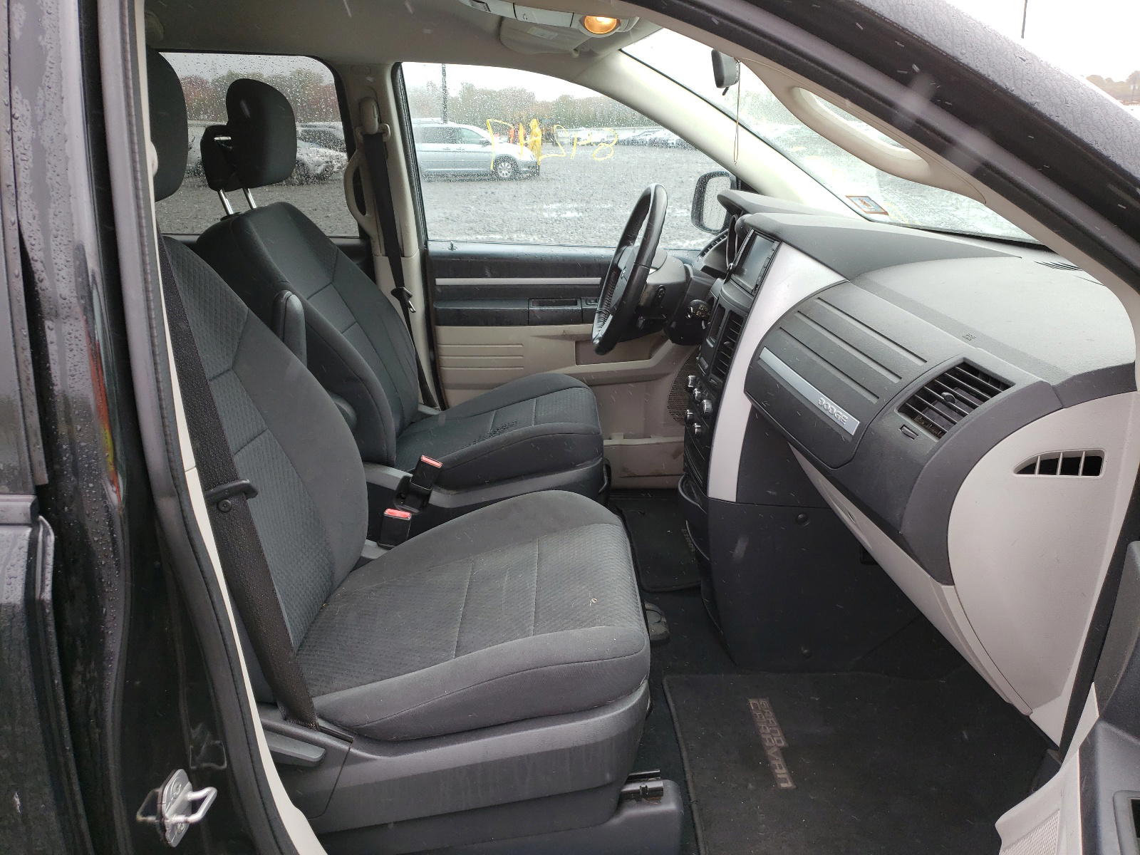Photo 5 from auction – 2010 DODGE GRAND CARA with VIN 2D4RN3D11AR335730