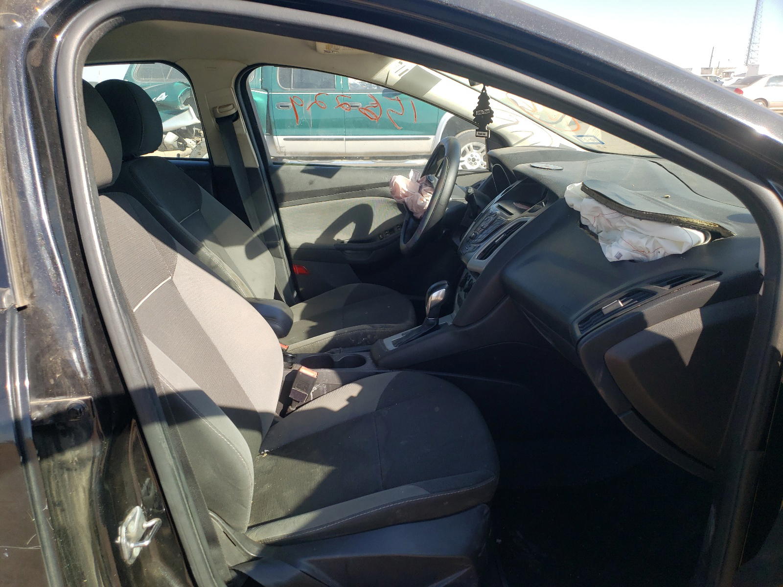 Photo 5 from auction – 2013 FORD FOCUS SE with VIN 1FADP3K22DL238021