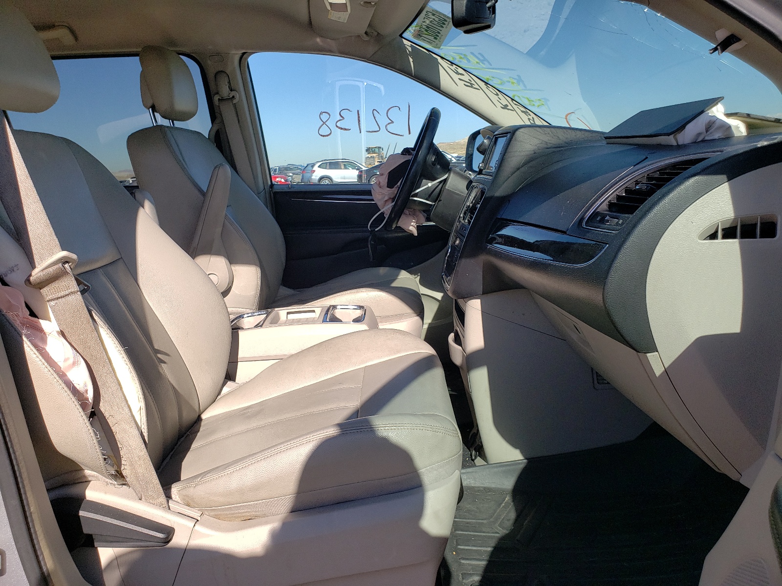 Photo 5 from auction – 2013 CHRYSLER TOWN & COU with VIN 2C4RC1BG6DR584141