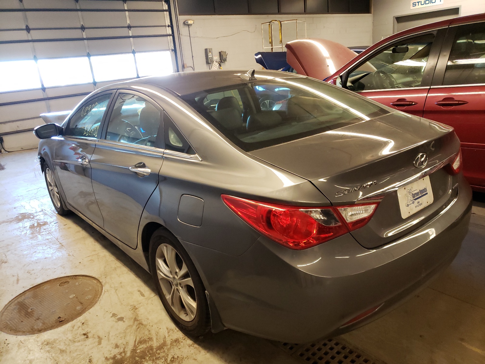 Photo 3 from auction – 2011 HYUNDAI SONATA SE with VIN 5NPEC4AC1BH129061