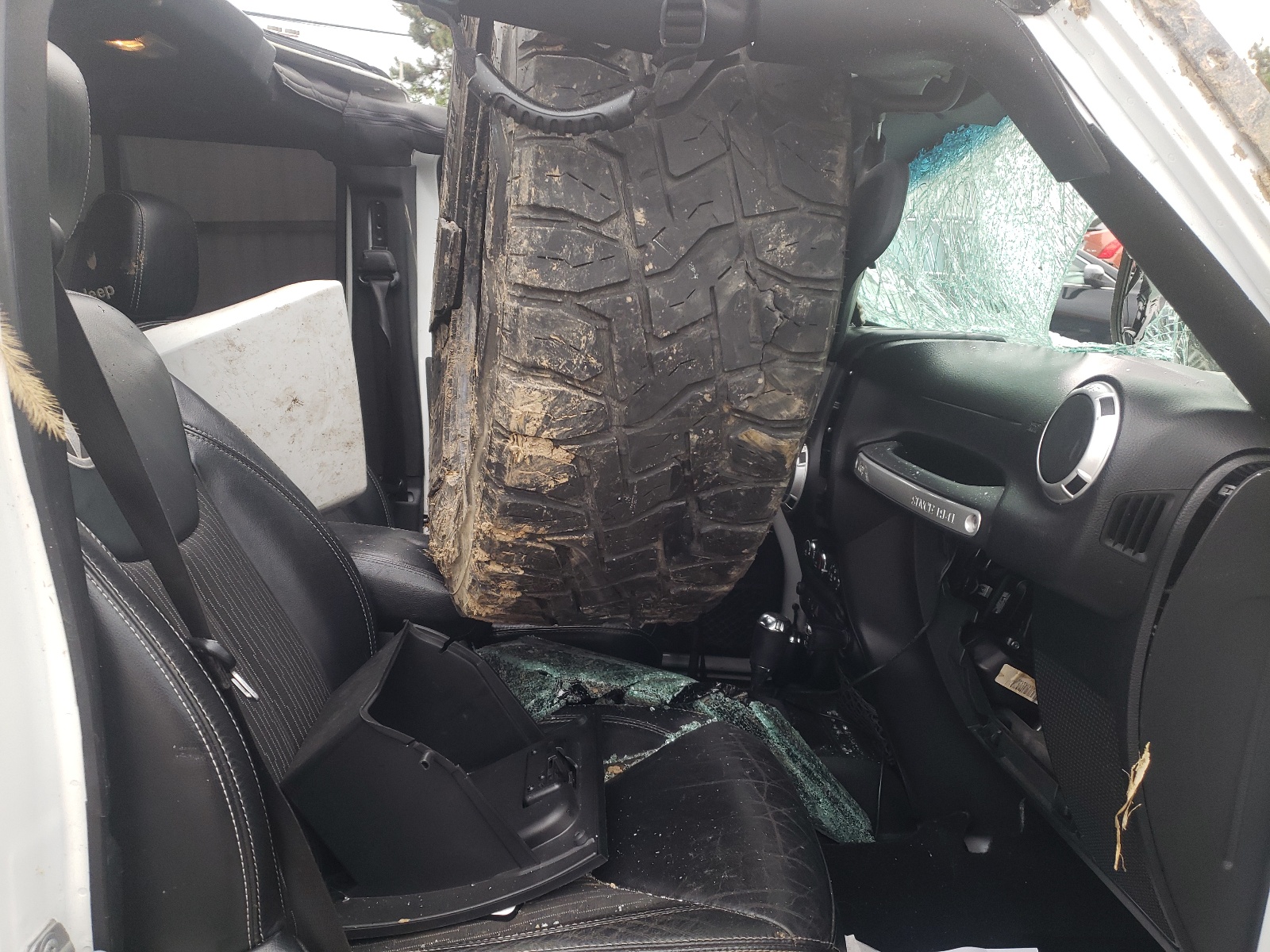 Photo 5 from auction – 2014 JEEP WRANGLER U with VIN 1C4BJWDG2EL222688