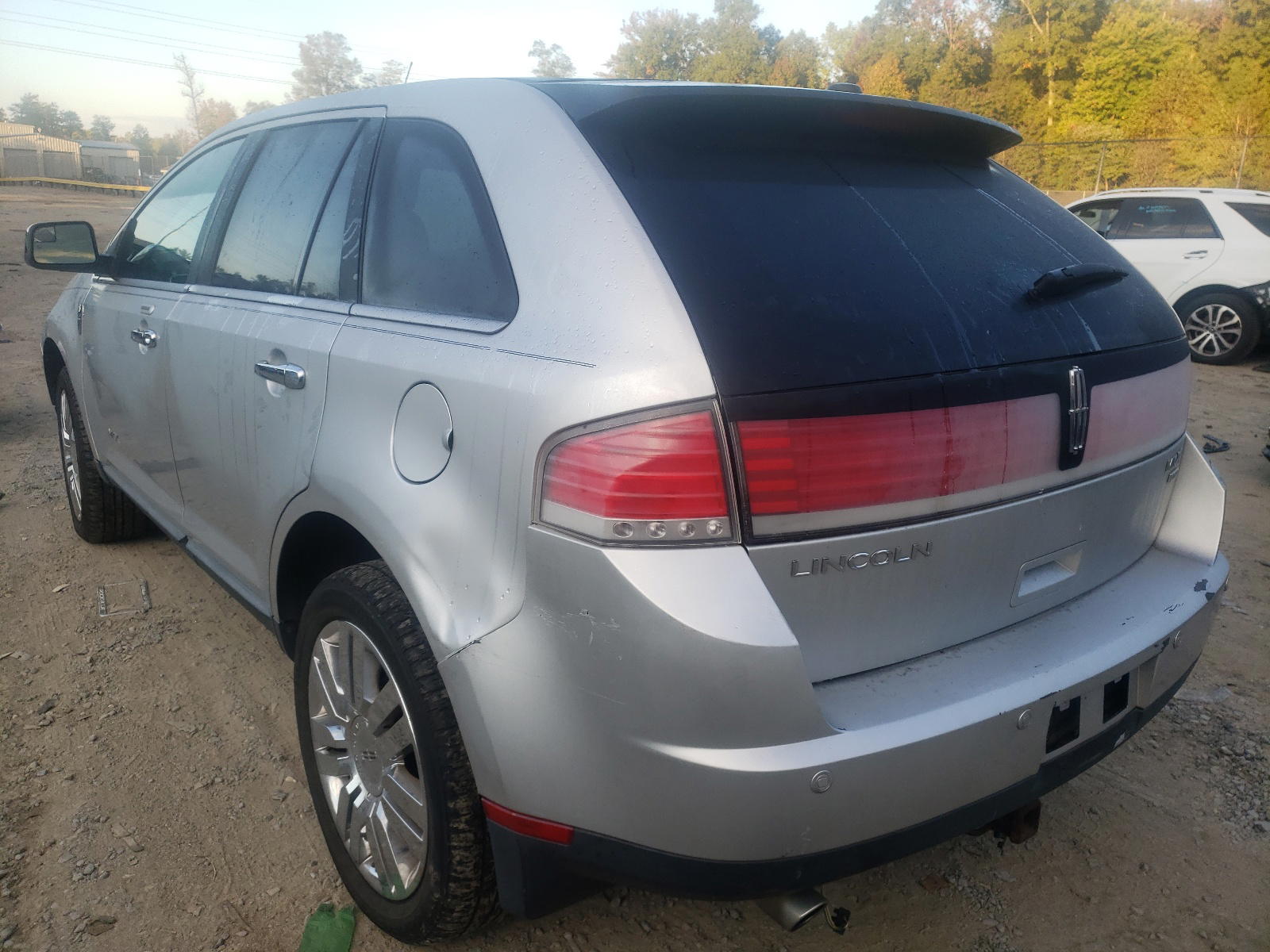 Photo 3 from auction – 2010 LINCOLN MKX with VIN 2LMDJ8JC9ABJ02337