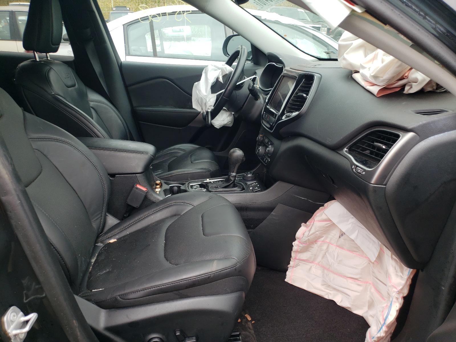 Photo 5 from auction – 2019 JEEP CHEROKEE L with VIN 1C4PJMDN0KD209128