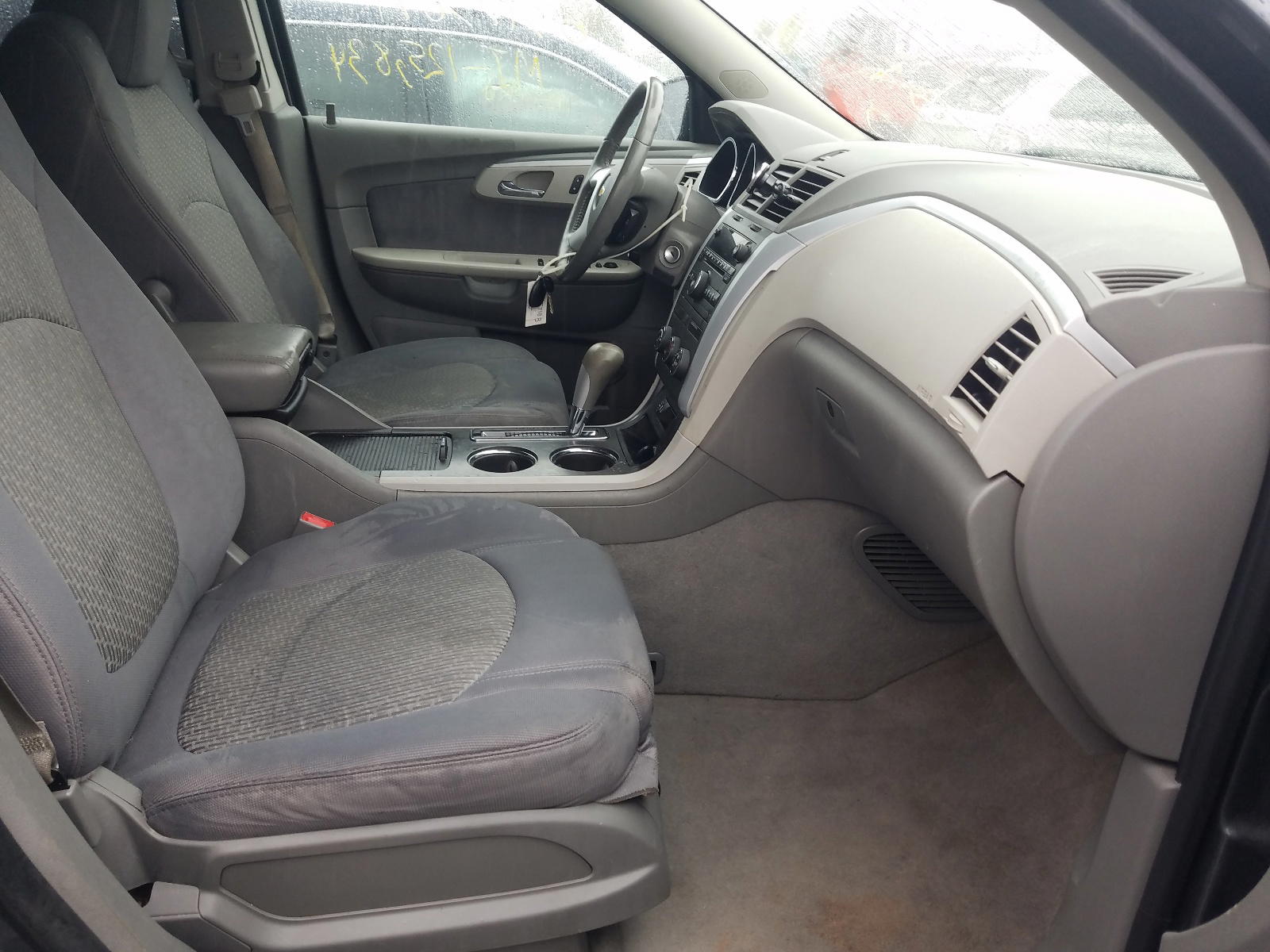 Photo 5 from auction – 2012 CHEVROLET TRAVERSE L with VIN 1GNKRFED0CJ388771