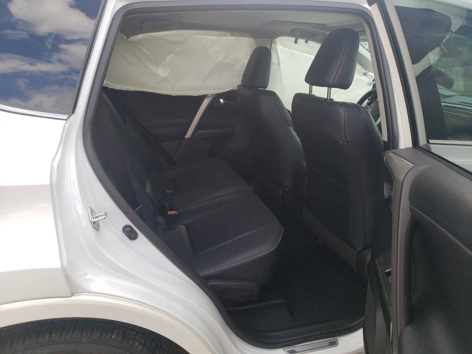 Photo 6 from auction – 2018 TOYOTA RAV4 LIMIT with VIN 2T3DFREV6JW803613