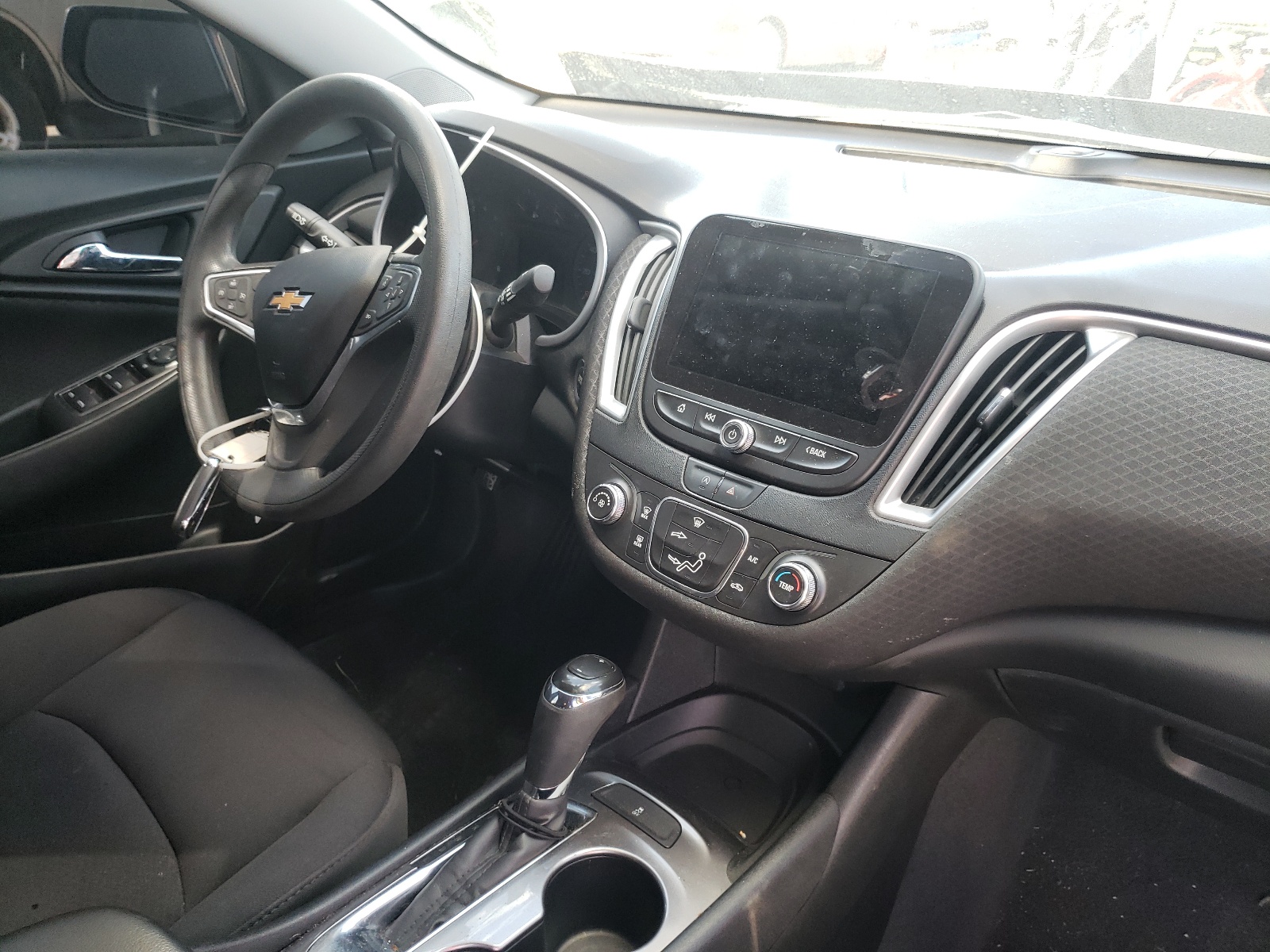 Photo 9 from auction – 2020 CHEVROLET MALIBU LS with VIN 1G1ZB5ST7LF030595