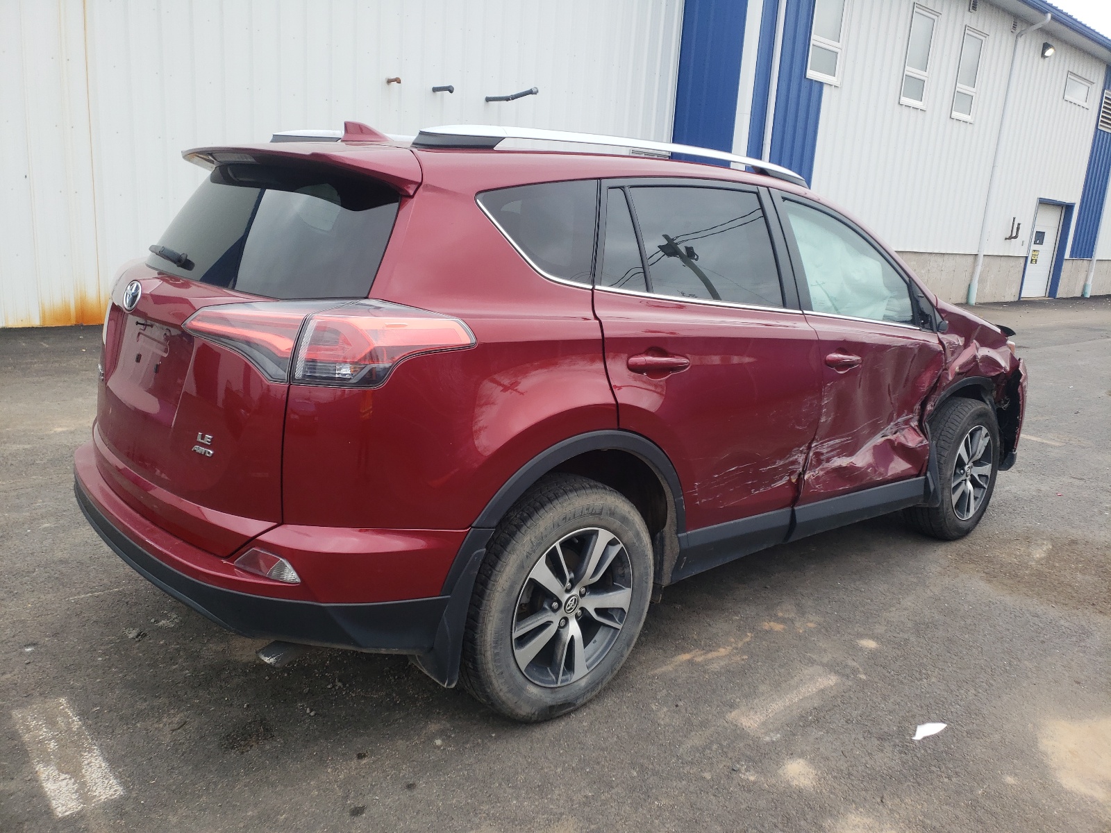 Photo 4 from auction – 2018 TOYOTA RAV4 LE with VIN 2T3BFREVXJW825864