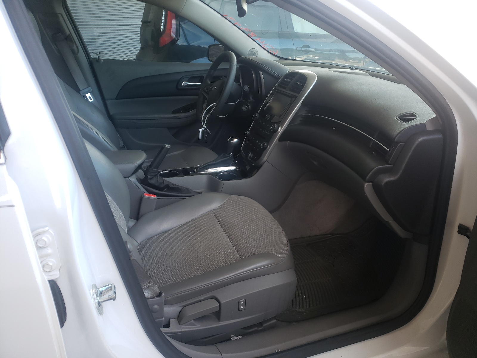 Photo 5 from auction – 2016 CHEVROLET MALIBU LIM with VIN 1G11C5SA1GF104933