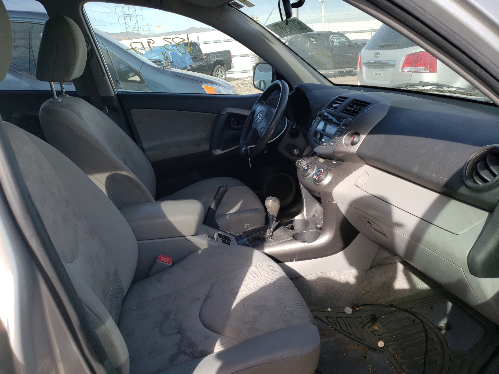 Photo 5 from auction – 2009 TOYOTA RAV4 with VIN JTMBK33V29D006688