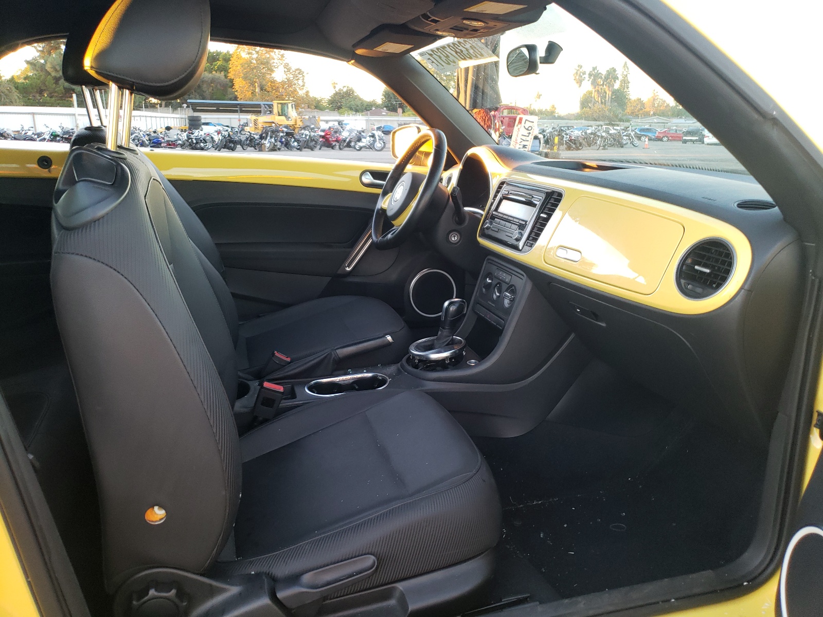 Photo 5 from auction – 2013 VOLKSWAGEN BEETLE with VIN 3VW5P7AT5DM827110