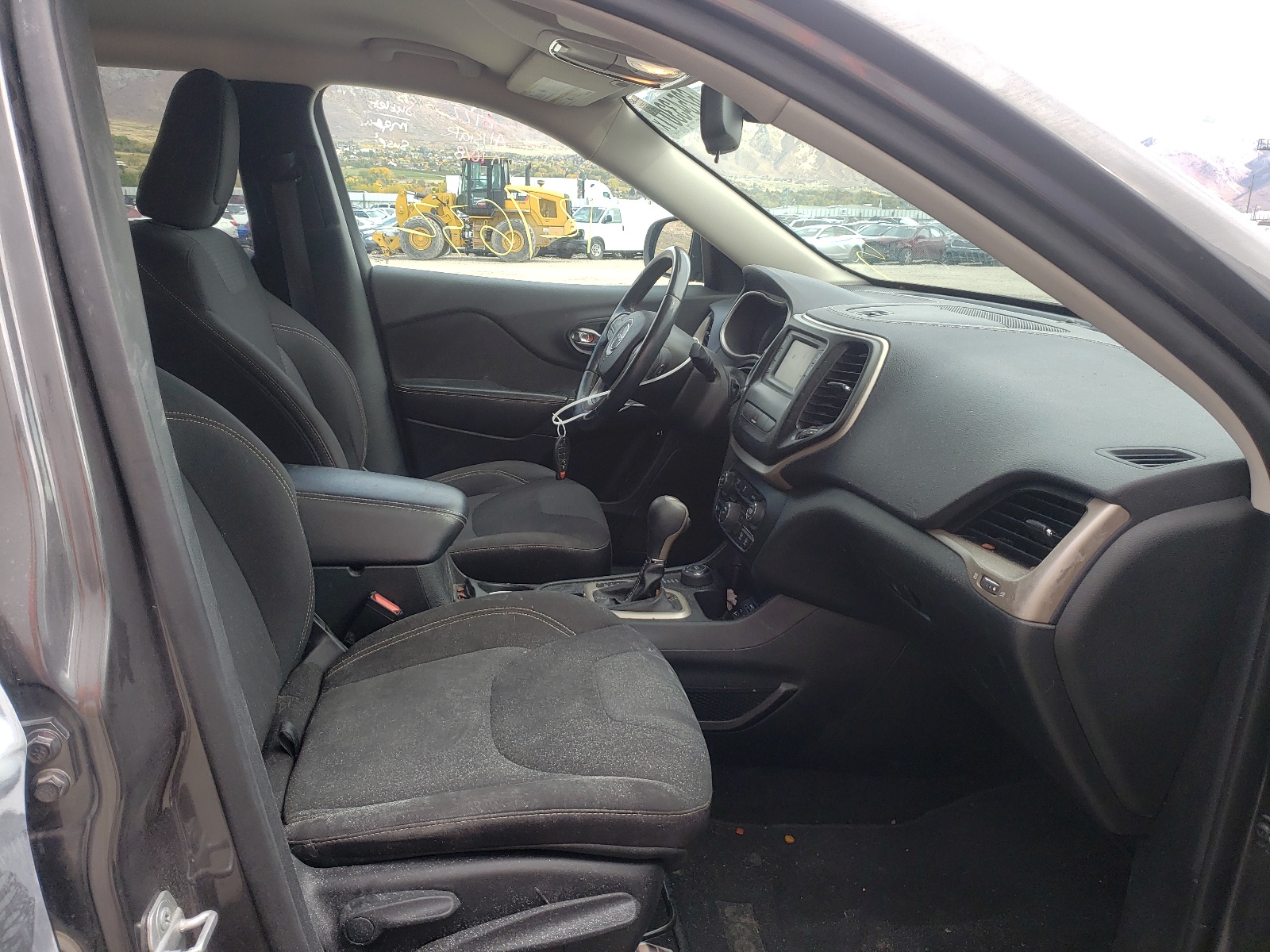 Photo 5 from auction – 2015 JEEP CHEROKEE L with VIN 1C4PJMCBXFW609523
