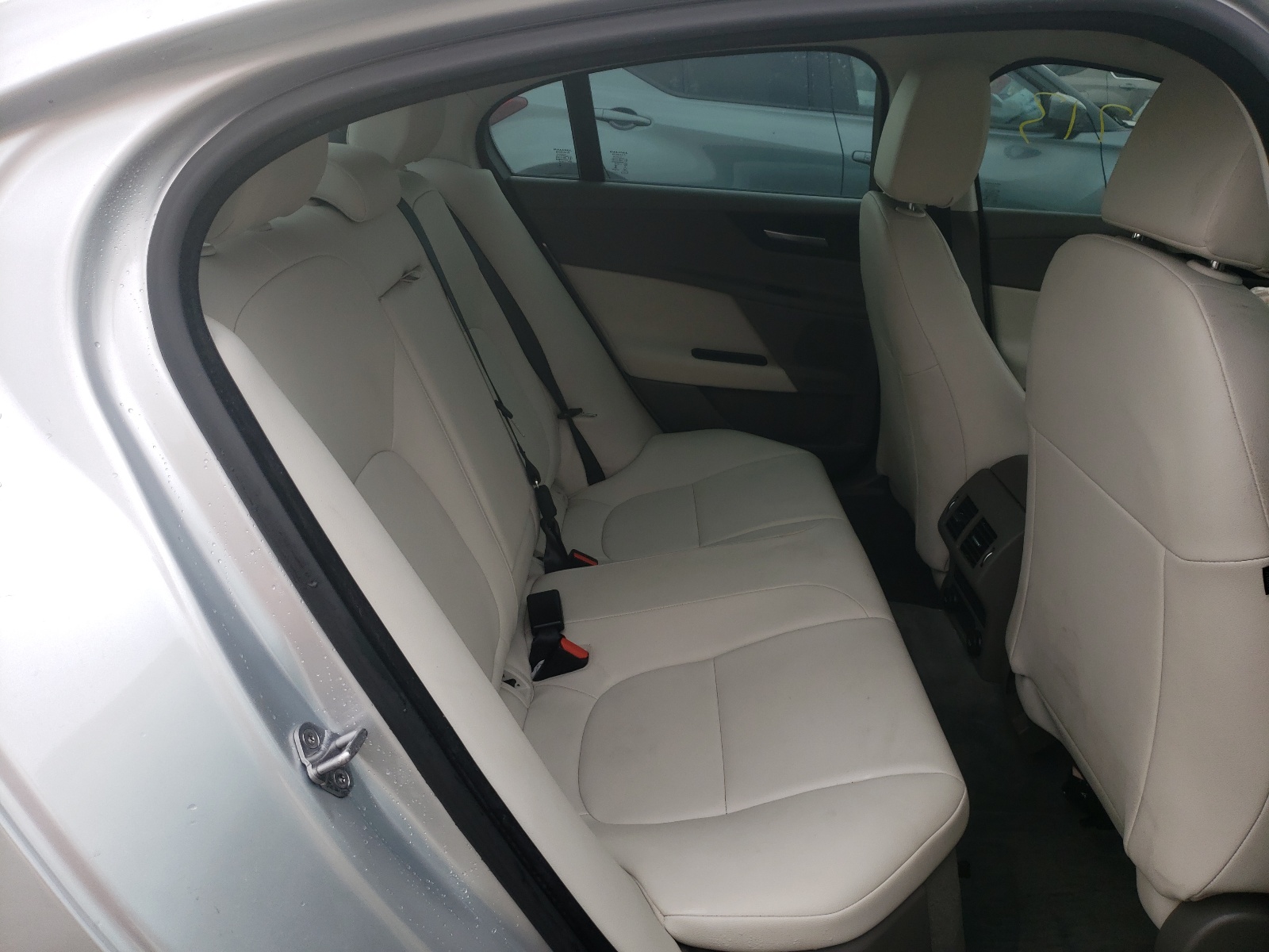 صورة رقم 6 من المزاد - 2017 JAGUAR XE مع VIN SAJAR4BG1HA965162