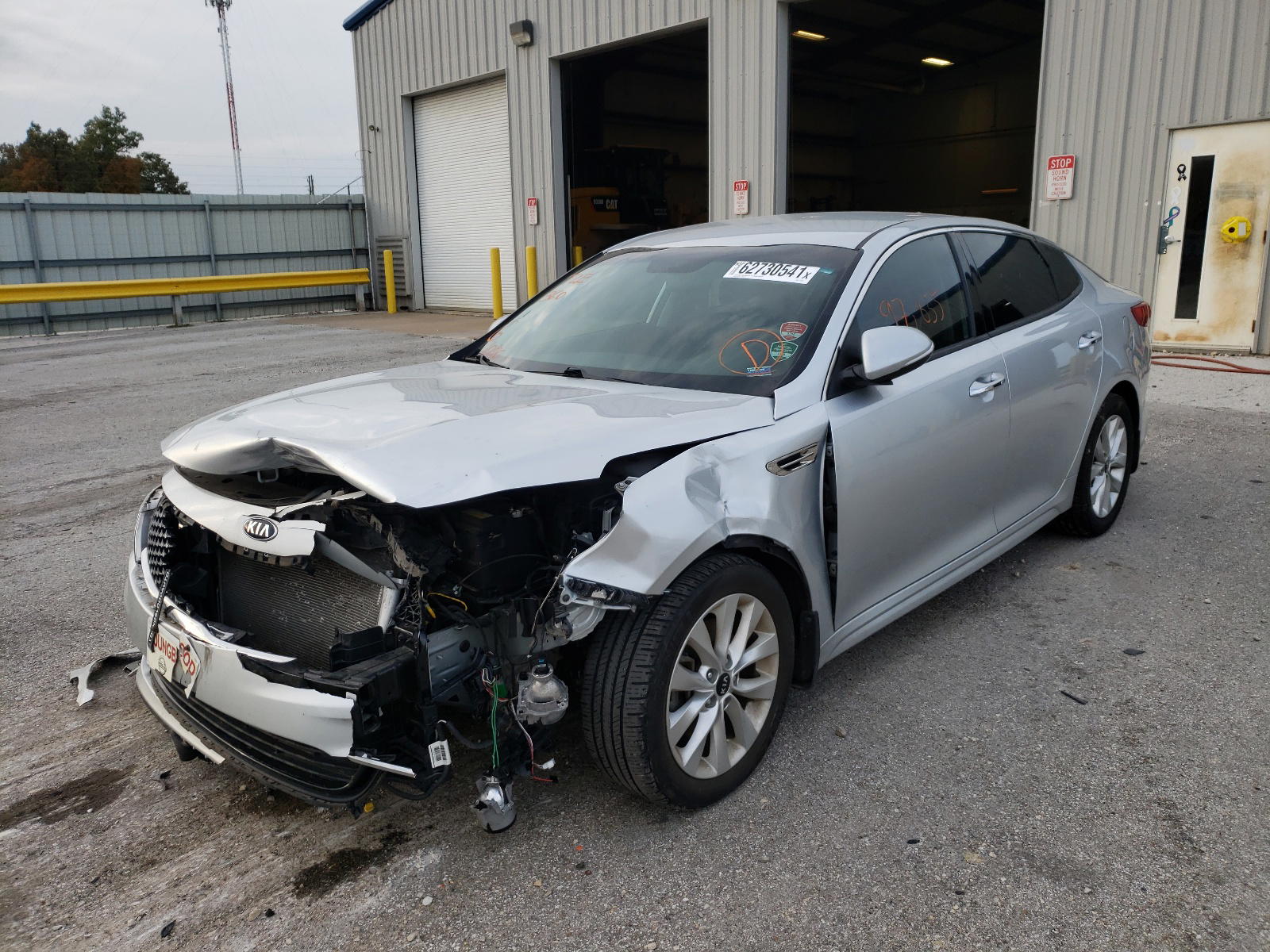 Photo 2 from auction – 2016 KIA OPTIMA EX with VIN 5XXGU4L30GG117862
