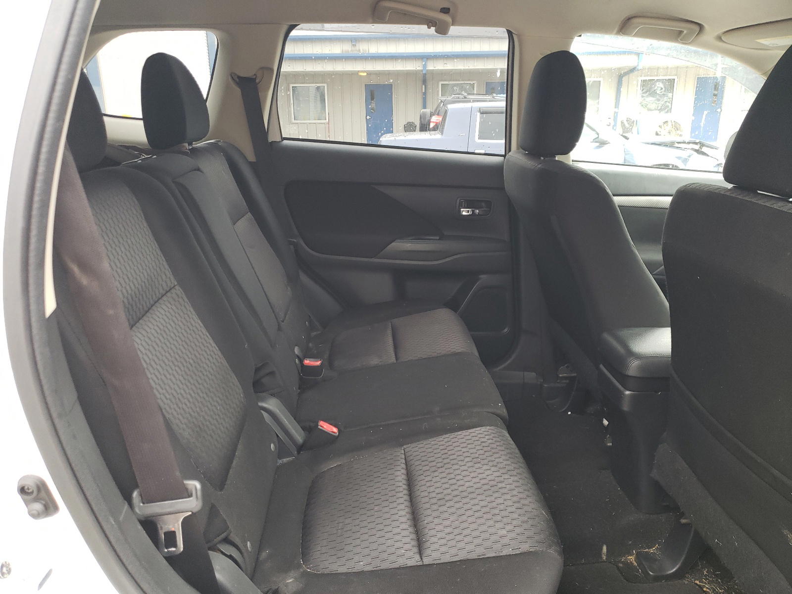Photo 6 from auction – 2014 MITSUBISHI OUTLANDER with VIN JA4AD2A34EZ000710