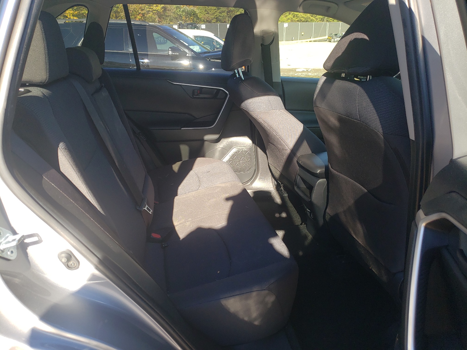 Photo 6 from auction – 2020 TOYOTA RAV4 LE with VIN JTMG1RFV9LD065056