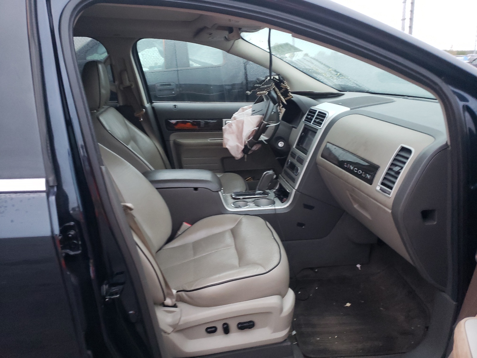 Photo 5 from auction – 2008 LINCOLN MKX with VIN 2LMDU88C88BJ20853