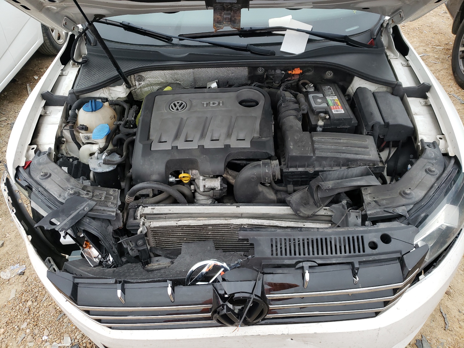 Photo 7 from auction – 2014 VOLKSWAGEN PASSAT SE with VIN 1VWBN7A3XEC027009