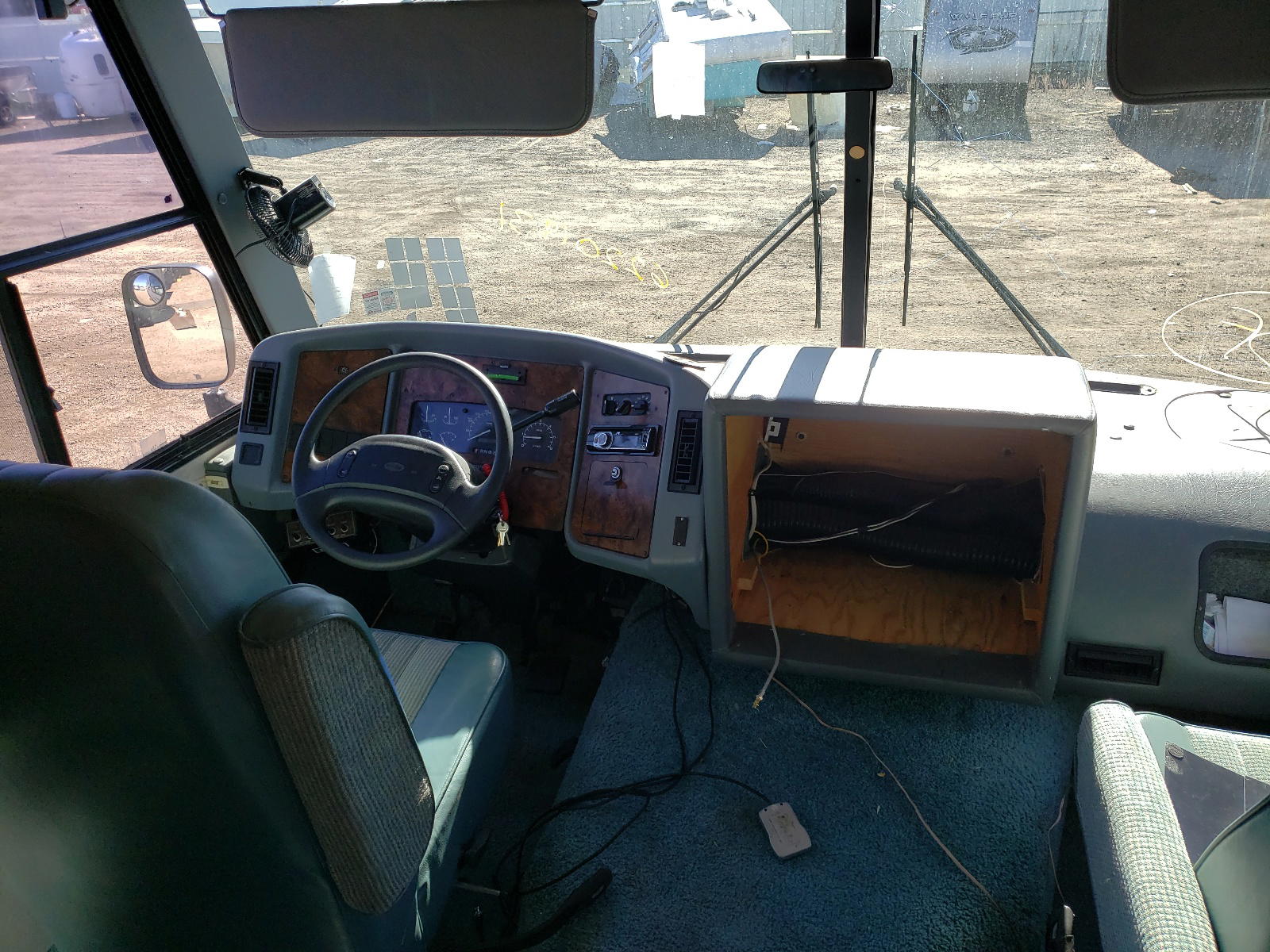 Photo 5 from auction – 1997 COACH MIRADA with VIN 3FCMF53G0VJA06537