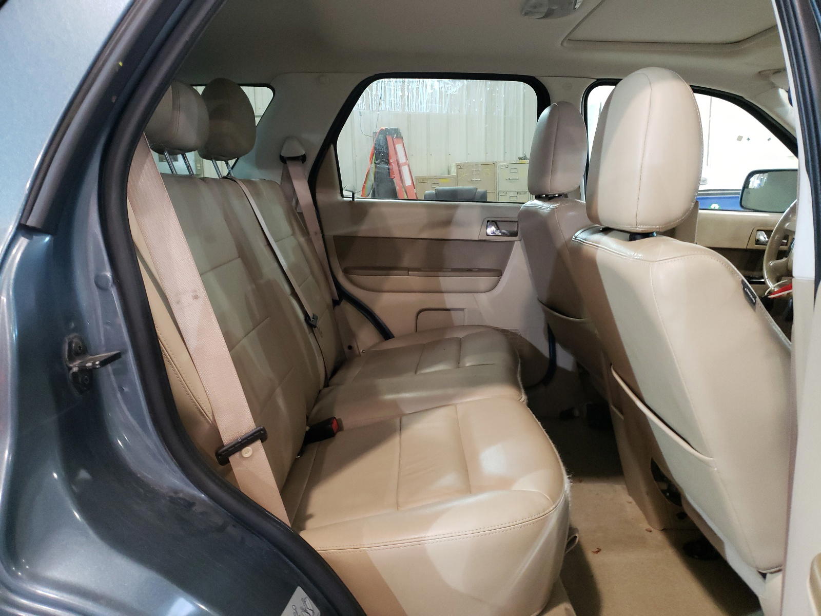 Photo 6 from auction – 2011 FORD ESCAPE LIM with VIN 1FMCU9EG4BKA55873