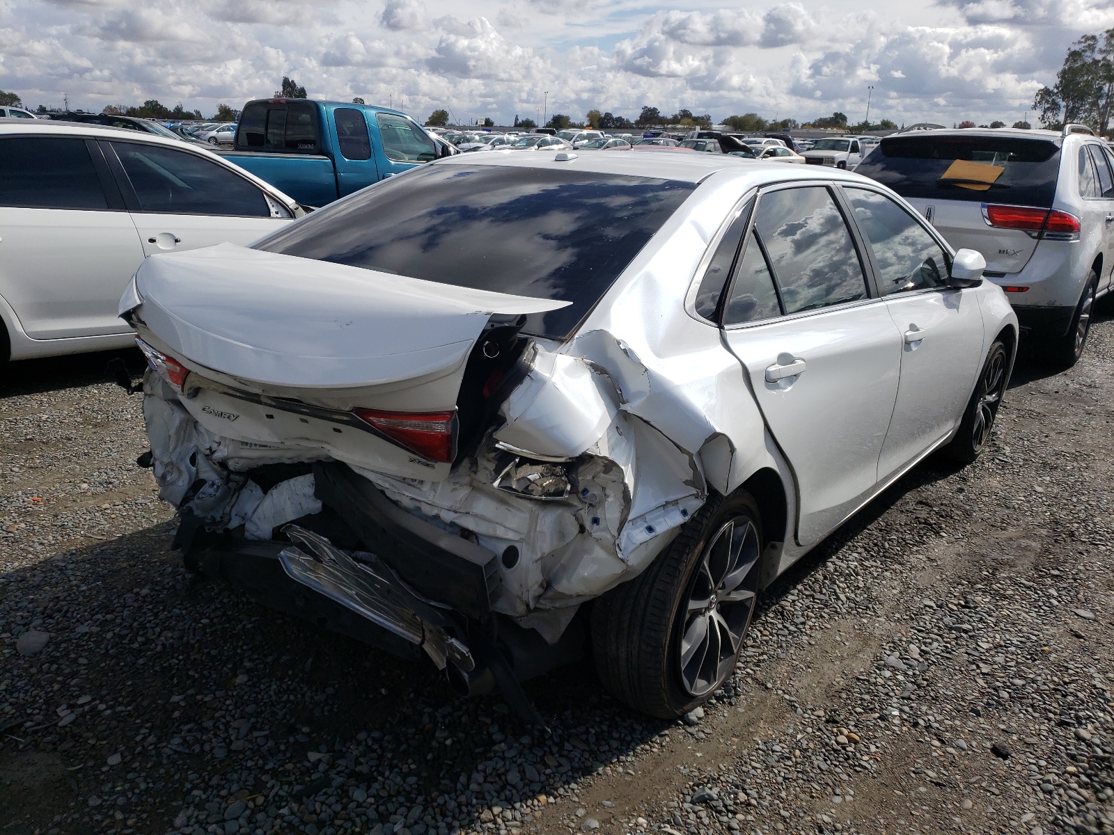 Photo 4 from auction – 2017 TOYOTA CAMRY LE with VIN 4T1BF1FK6HU346690