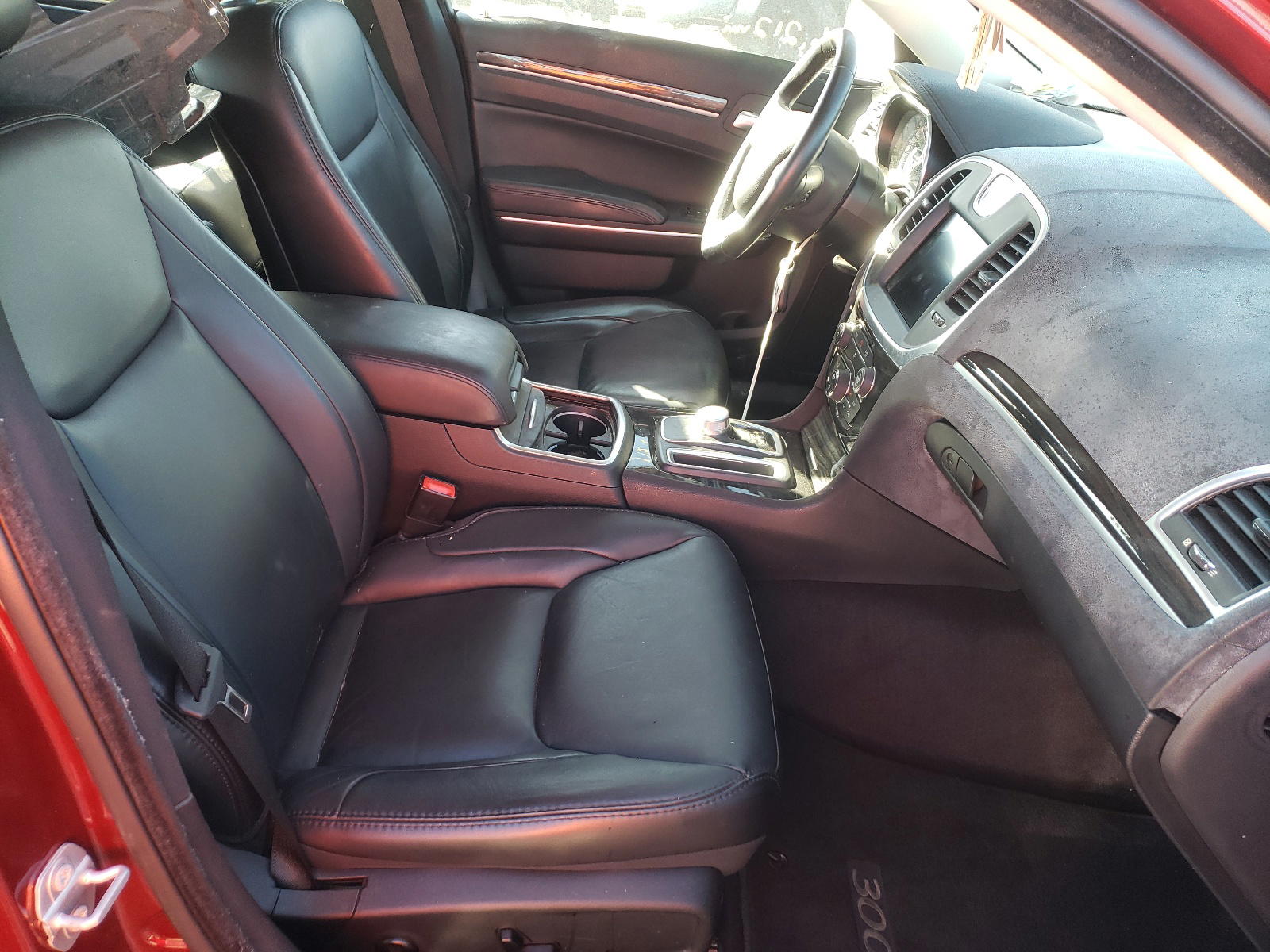 Photo 5 from auction – 2017 CHRYSLER 300 LIMITE with VIN 2C3CCAAG9HH582374