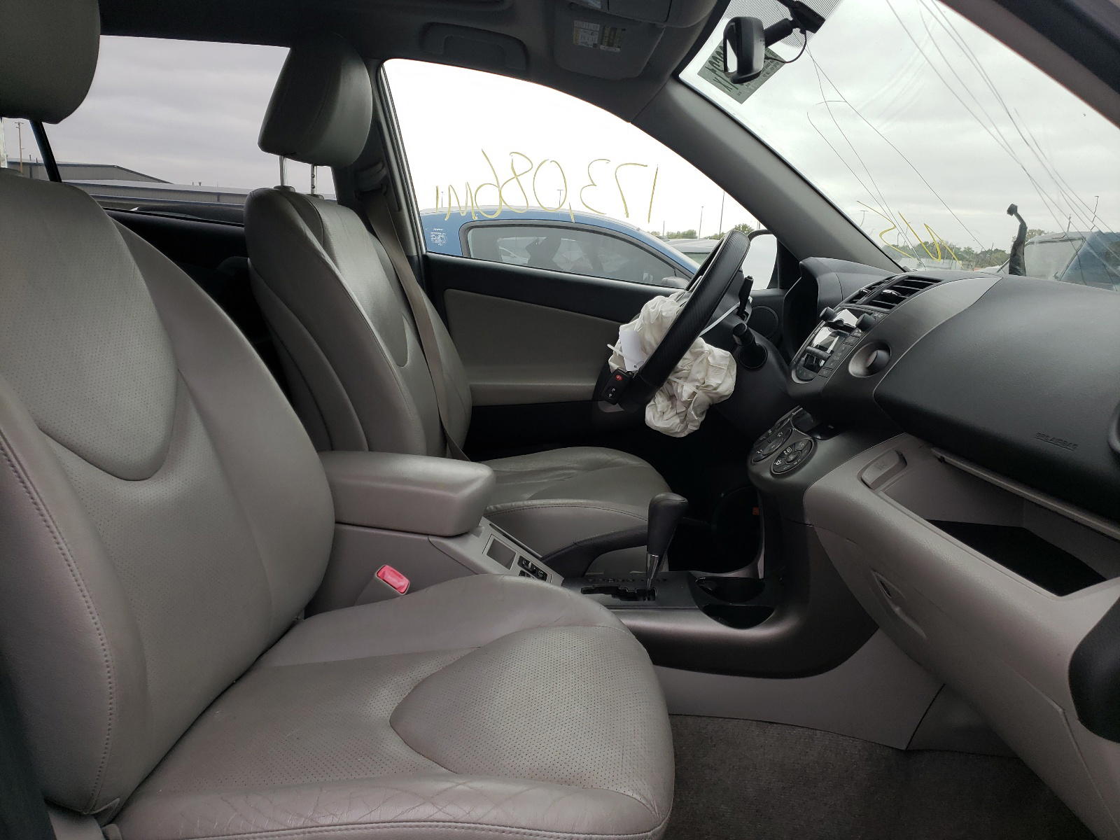 Photo 5 from auction – 2010 TOYOTA RAV4 LIMIT with VIN JTMDF4DV2A5033163